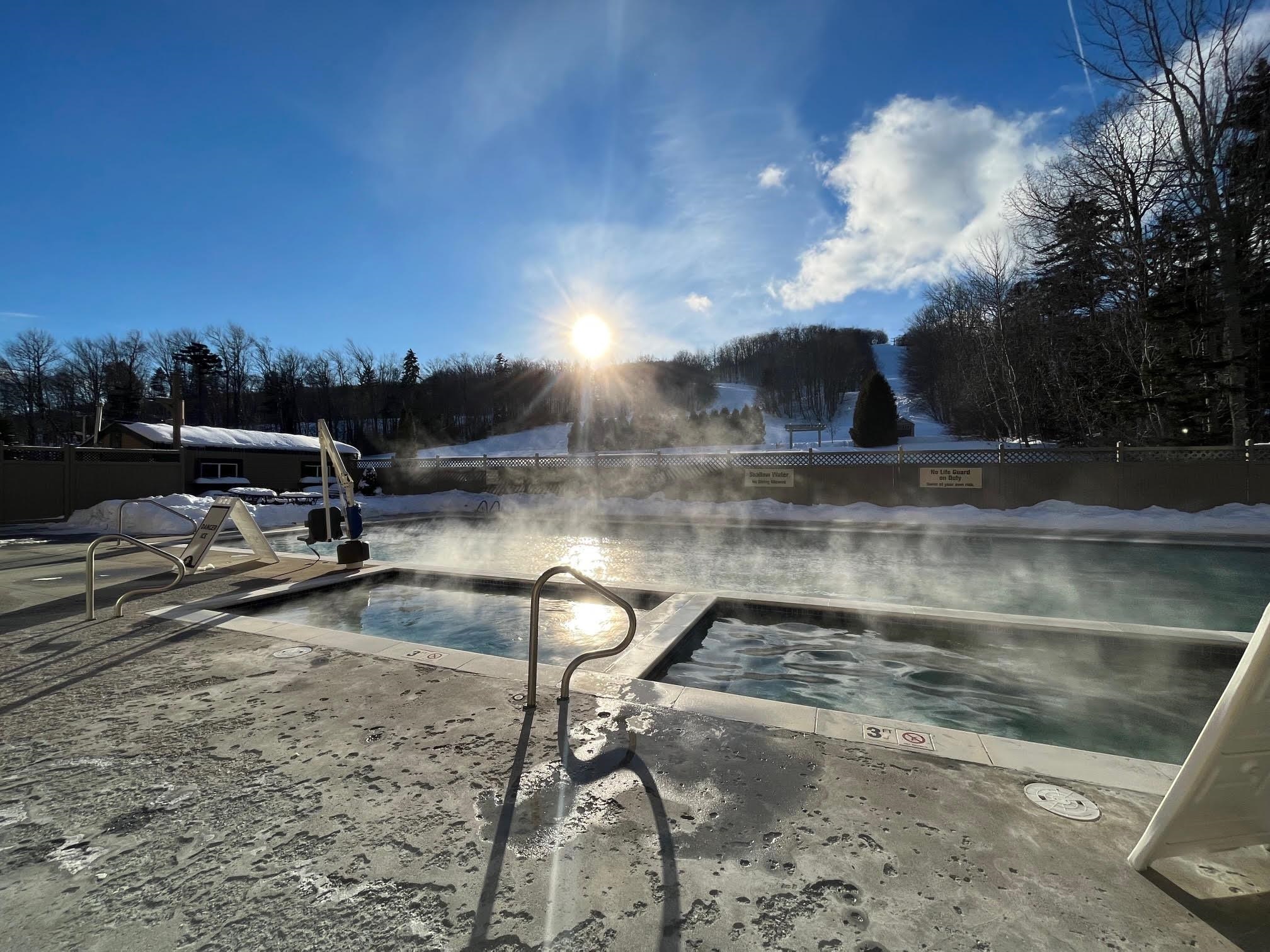 Outdoor jacuzzis and heated pool