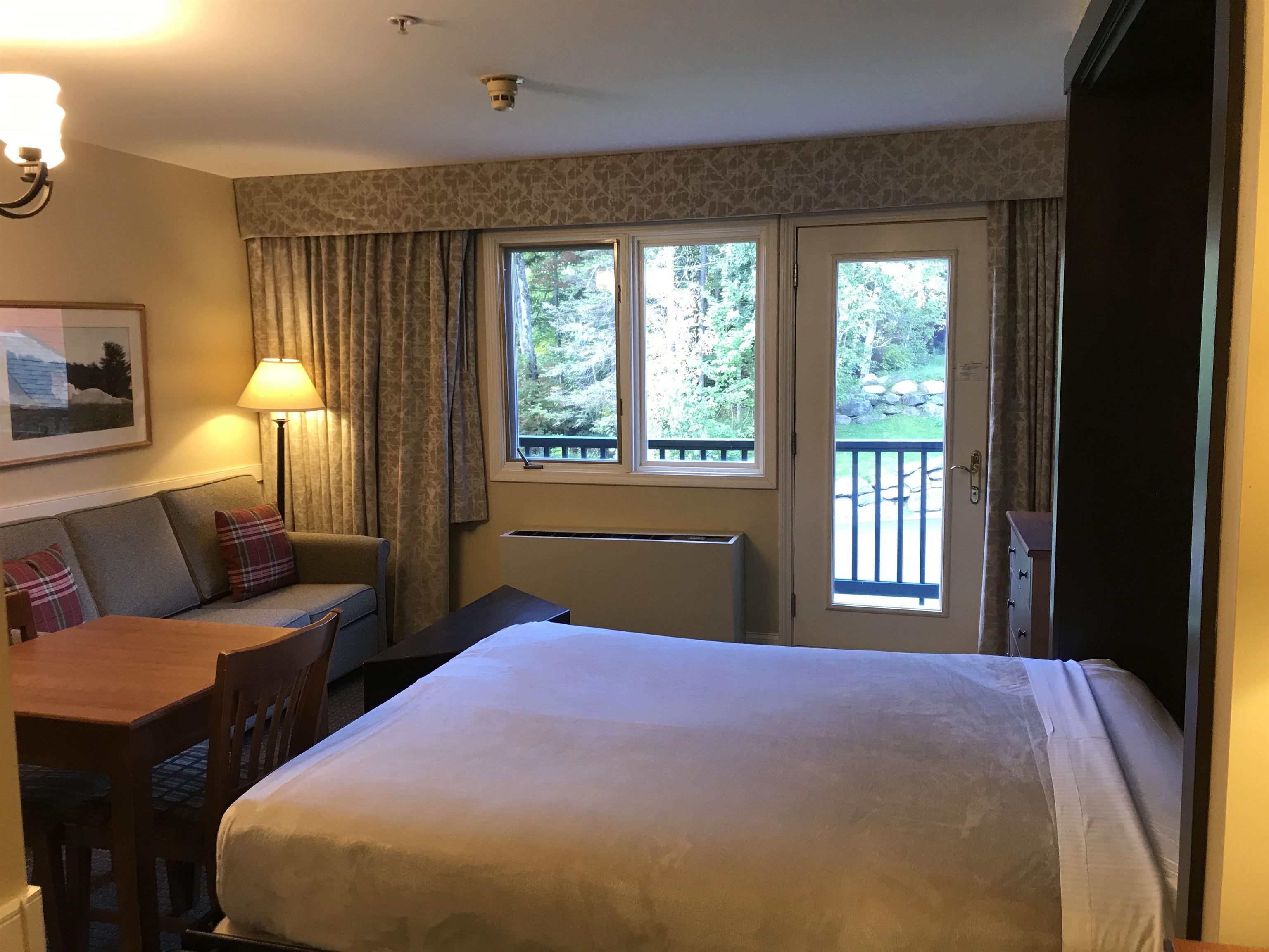 Queen size murphy bed