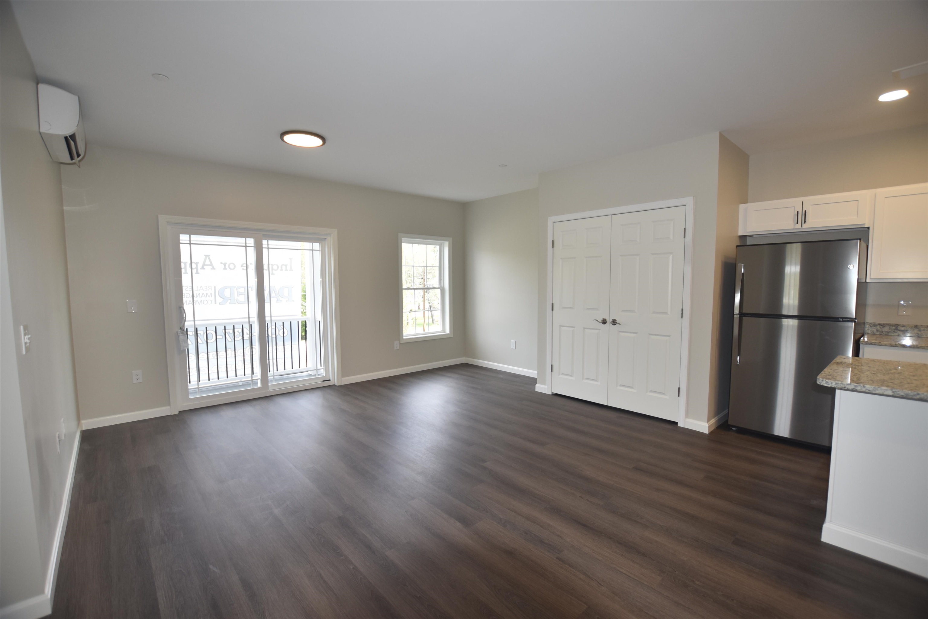 217 Rockingham Rd #203, Londonderry, NH 03053
