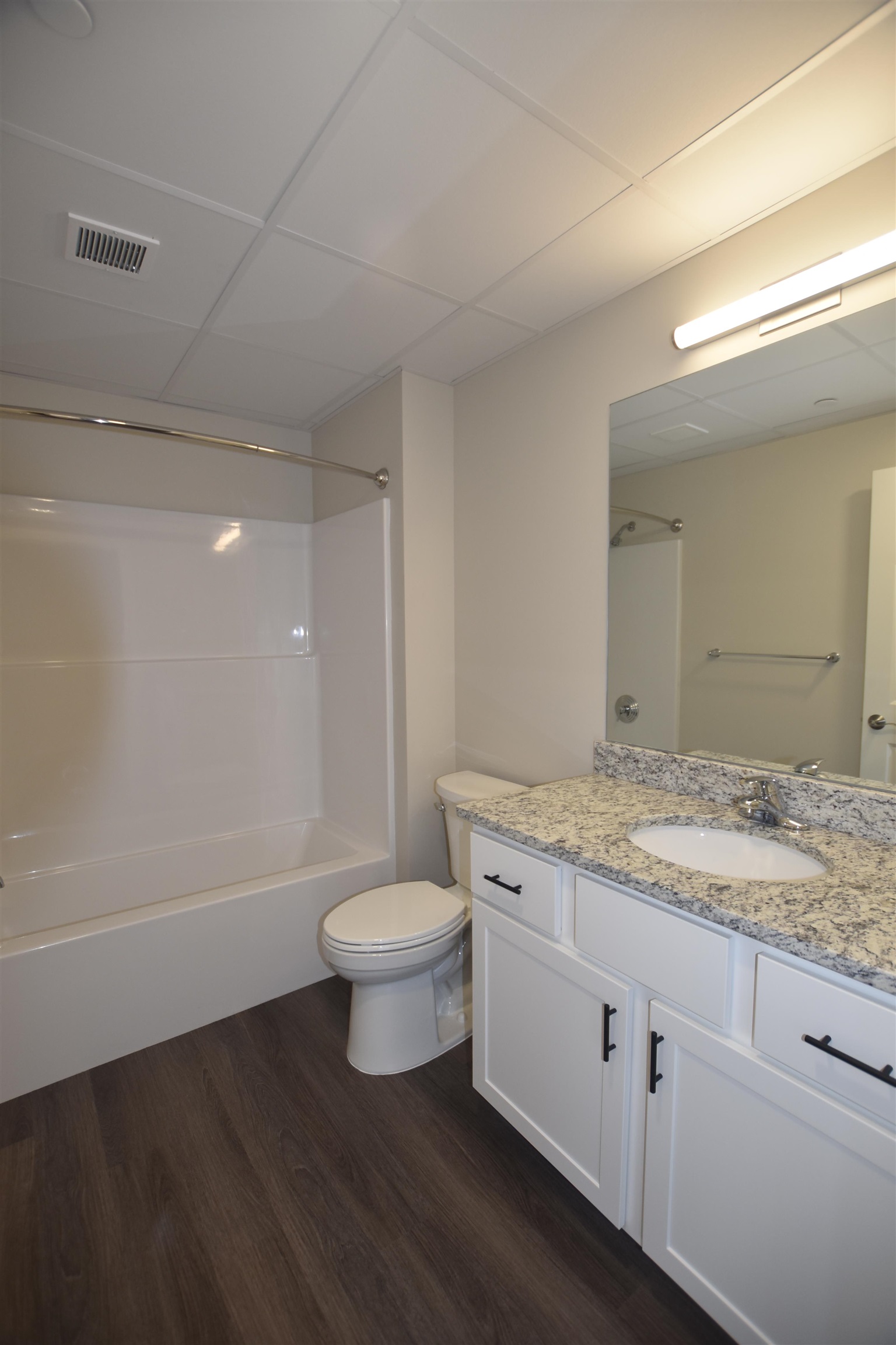 217 Rockingham Rd #203, Londonderry, NH 03053
