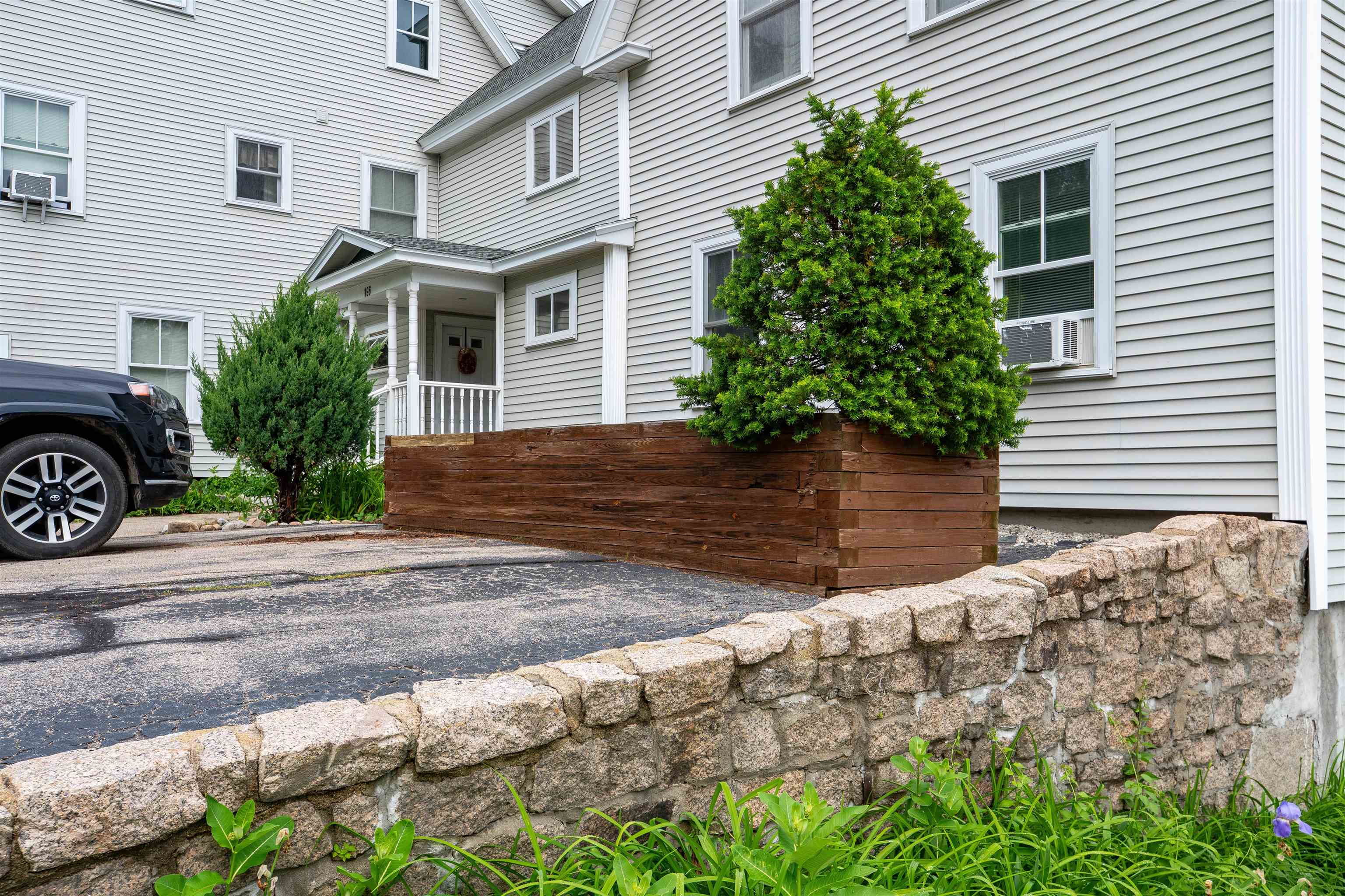 196 E Main St #5, Conway, NH 03818