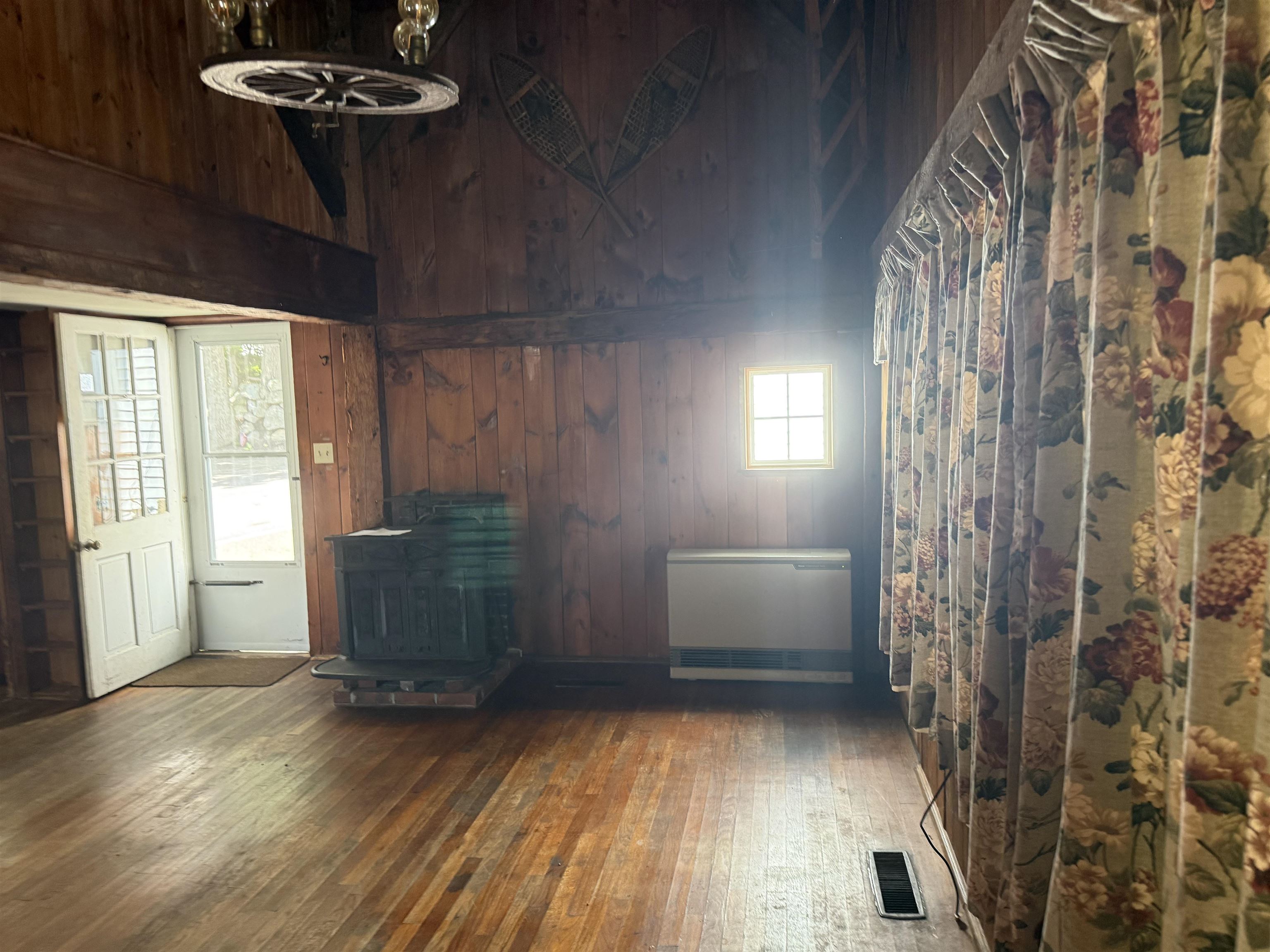 572 S Main St, Wolfeboro, NH 03894