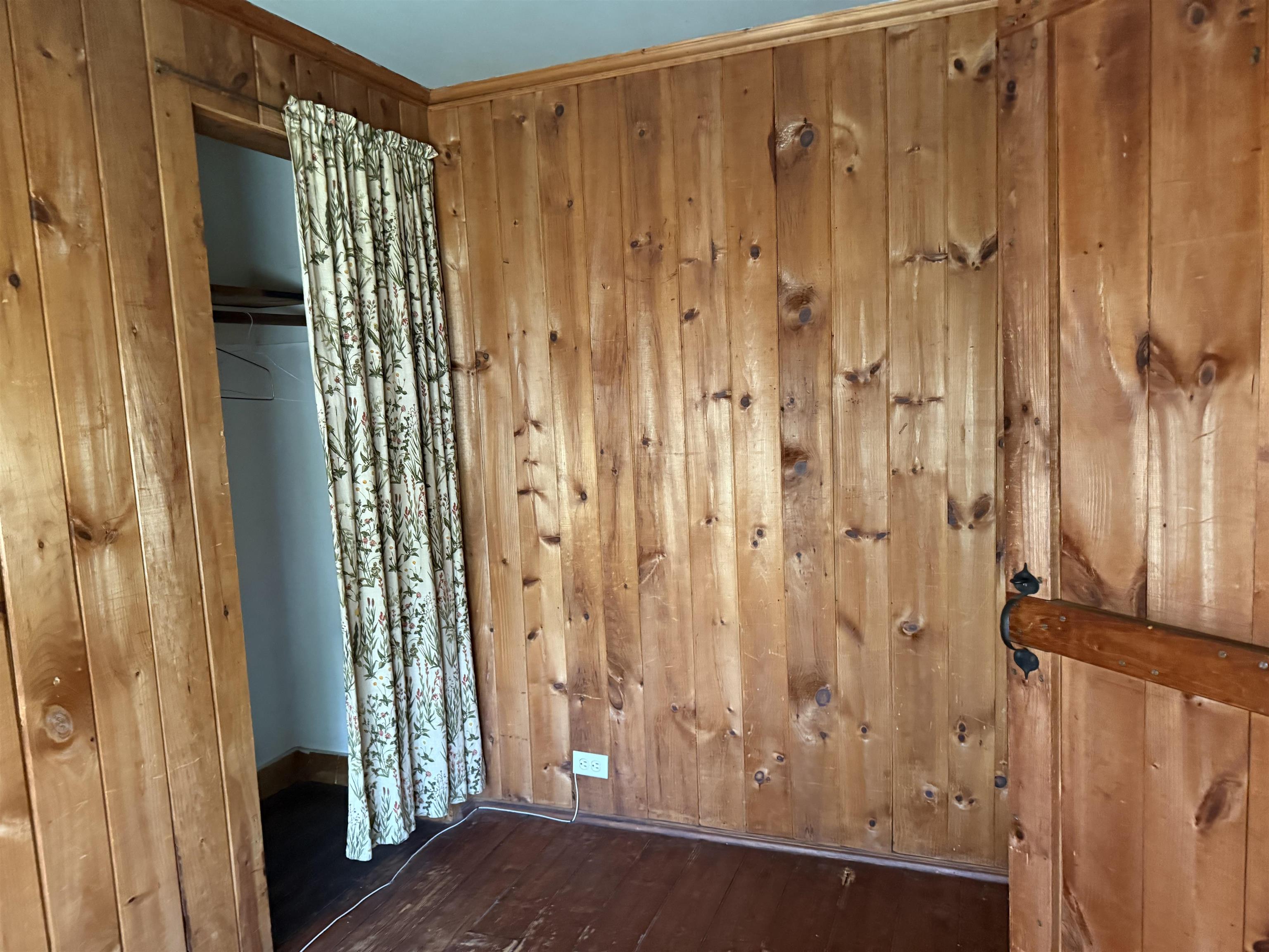 572 S Main St, Wolfeboro, NH 03894