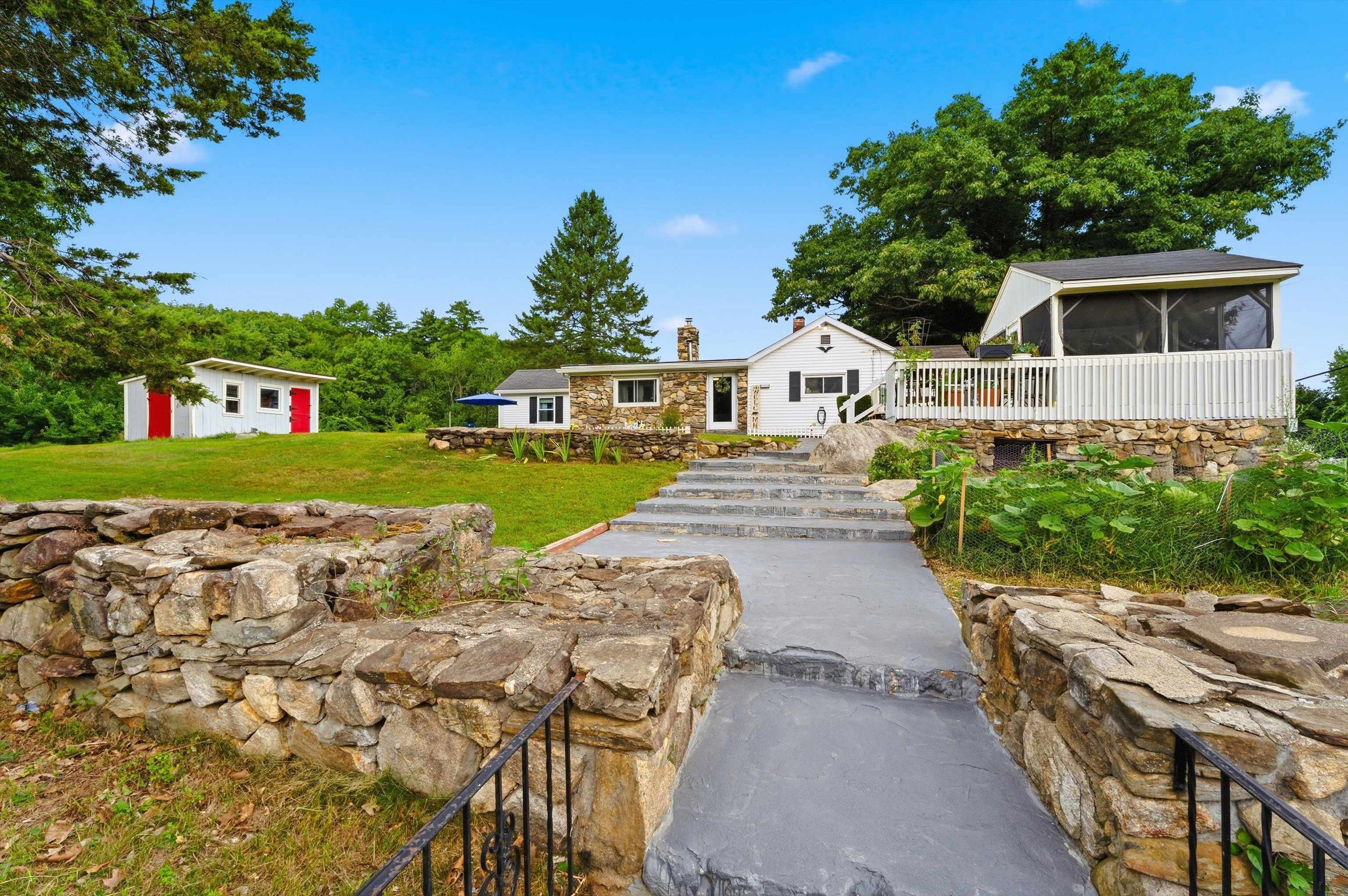 33 Beacon Hill Rd, Derry, NH 03038