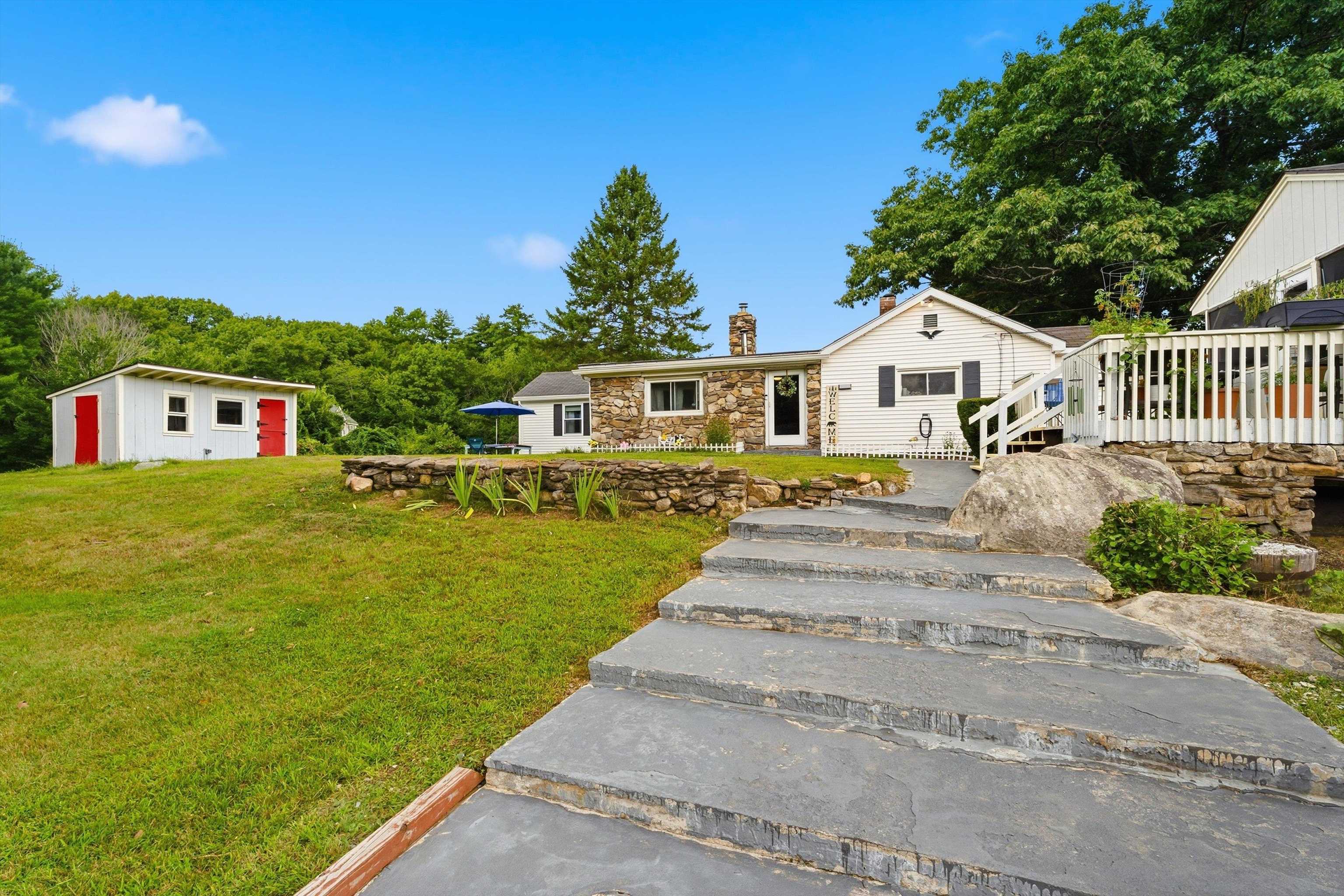 33 Beacon Hill Rd, Derry, NH 03038
