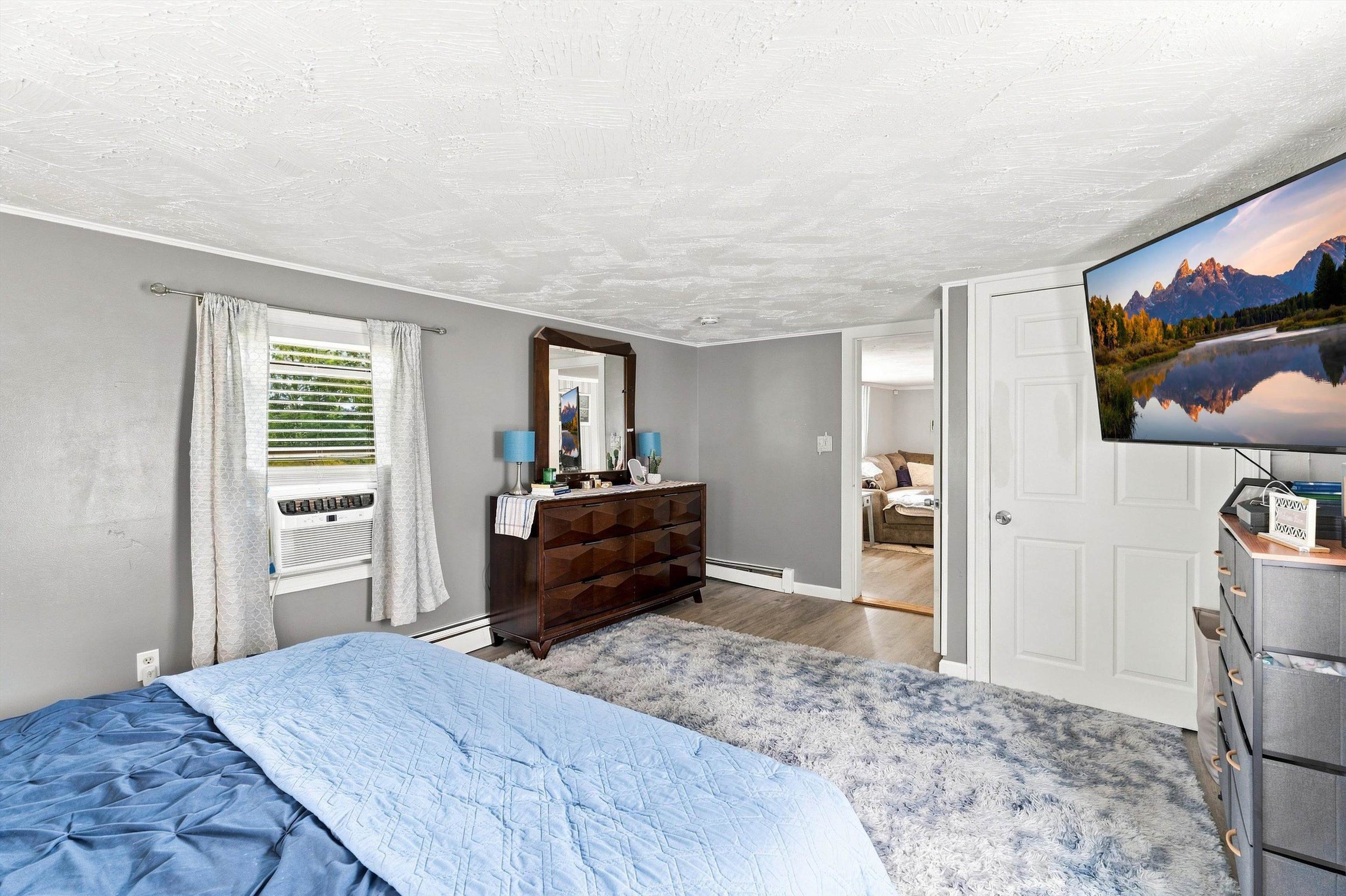 33 Beacon Hill Rd, Derry, NH 03038