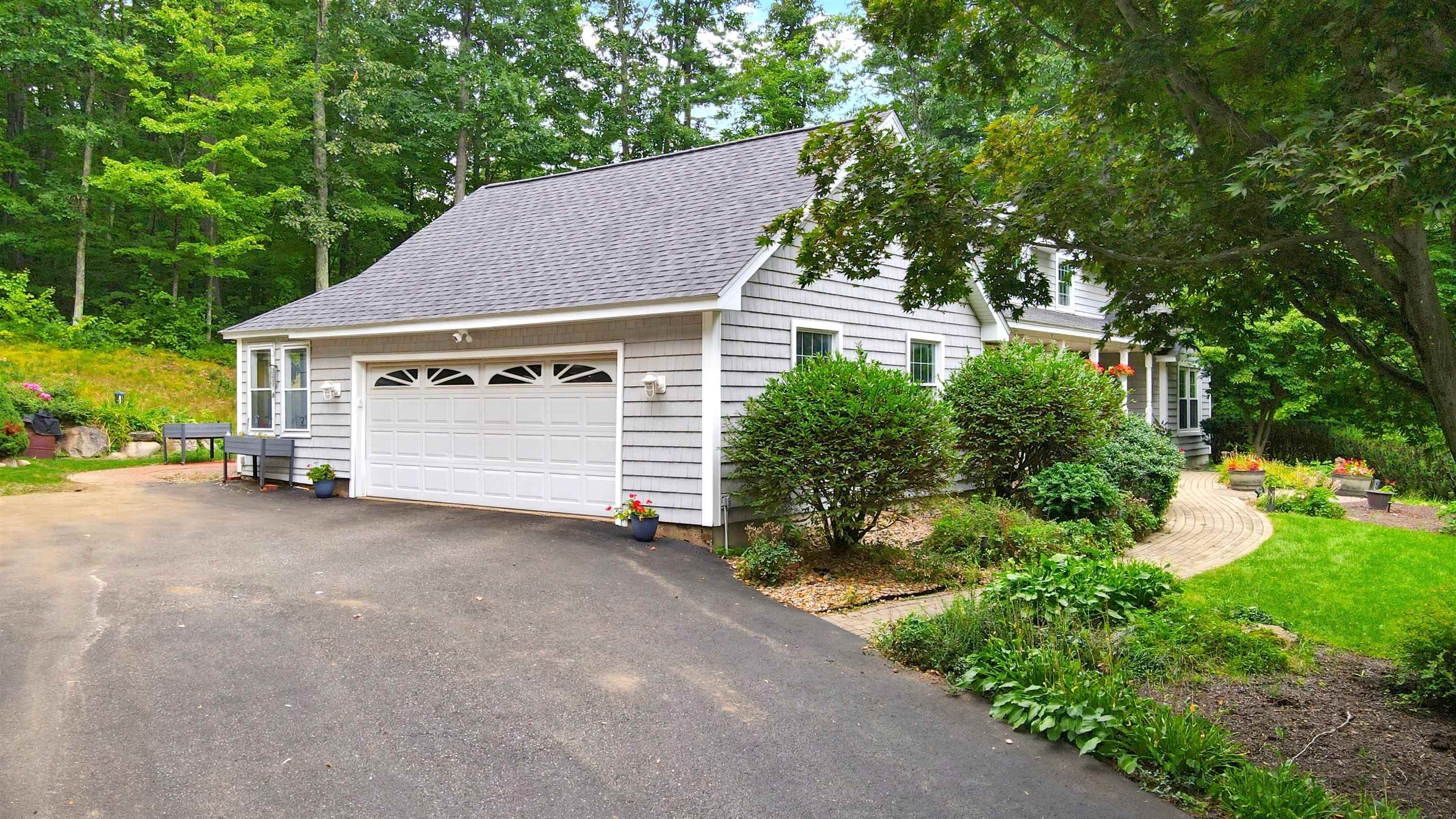 17 Olde English Rd, Bedford, NH 03110