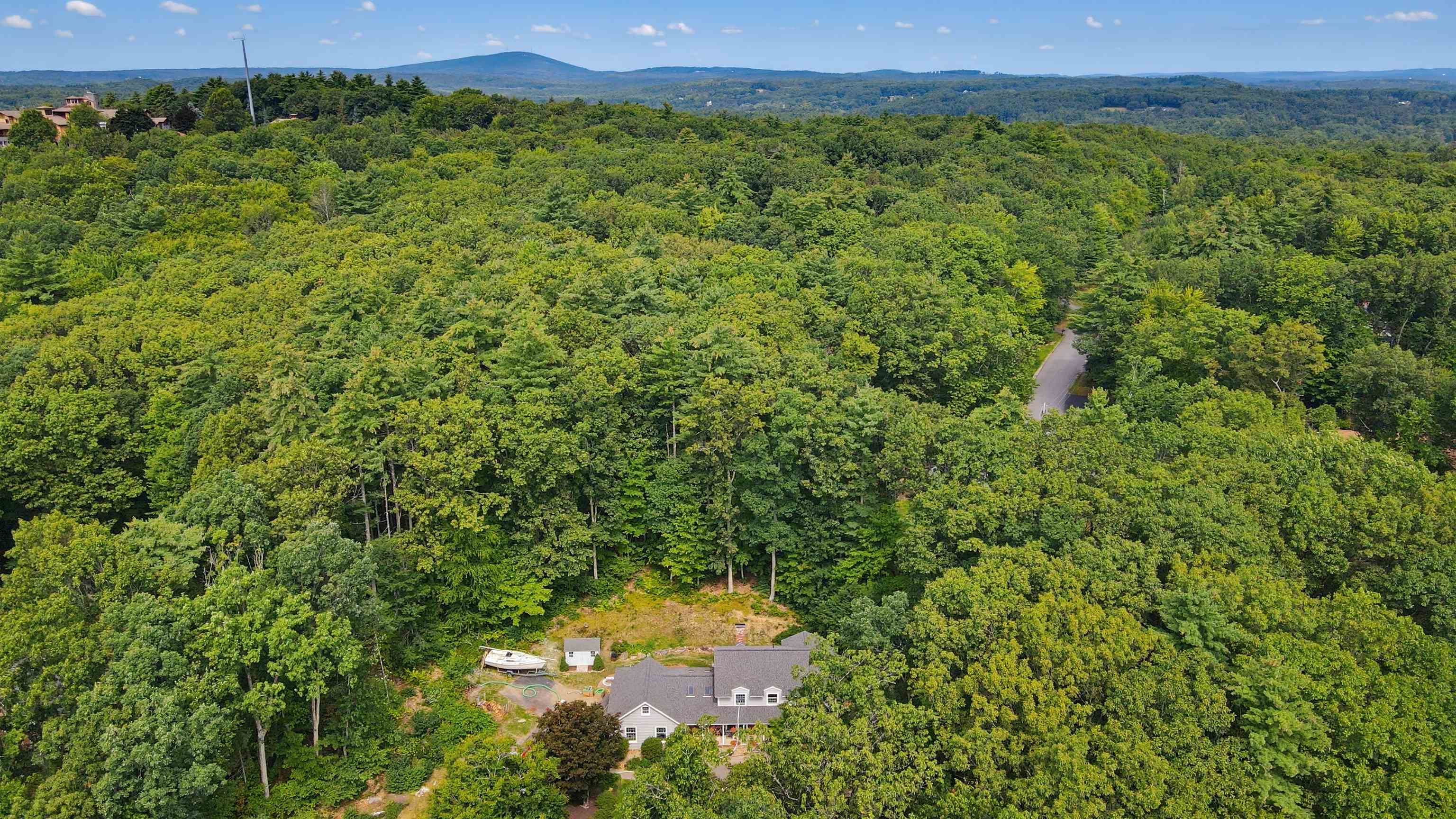 17 Olde English Rd, Bedford, NH 03110