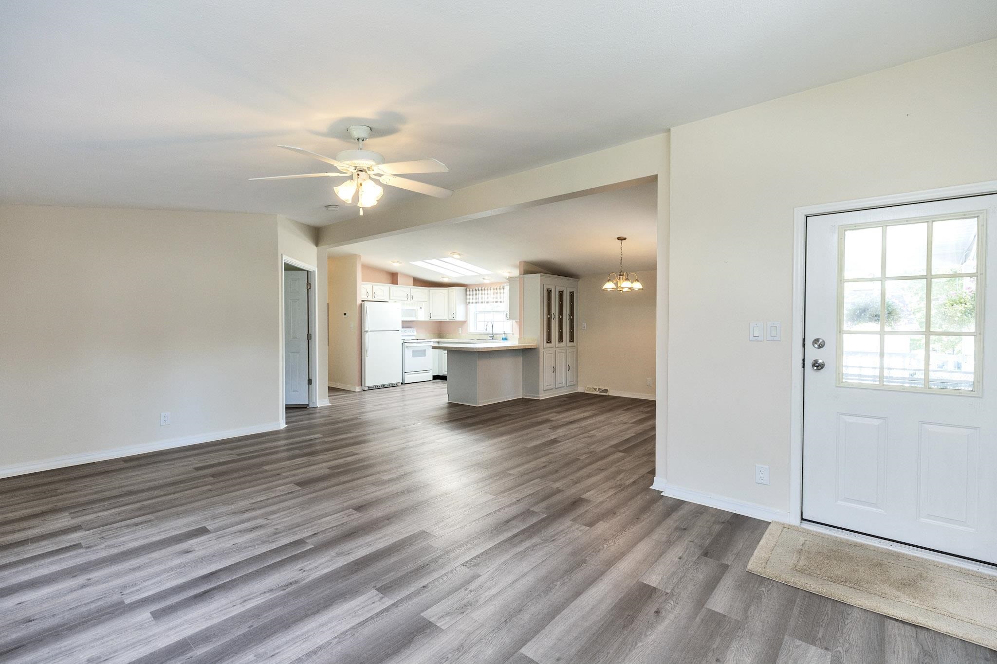 24 Stagecoach Way, Manchester, NH 03104