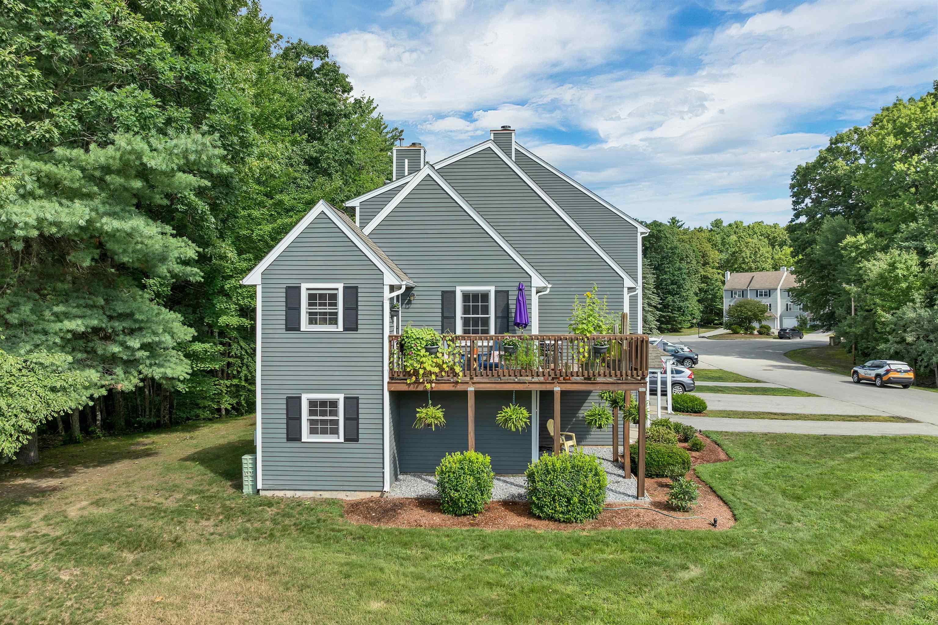 2 Rocky Ledge Rd, Merrimack, NH 03054