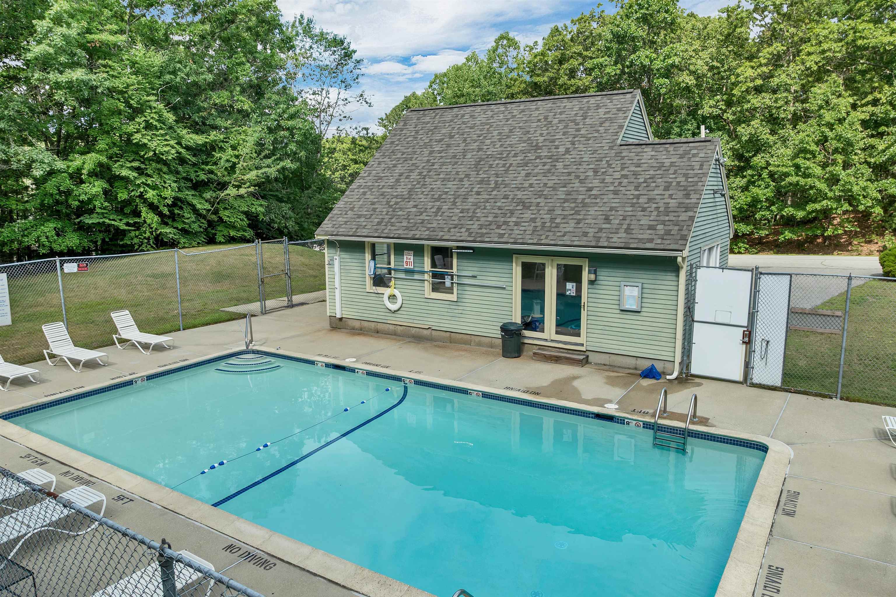 2 Rocky Ledge Rd, Merrimack, NH 03054