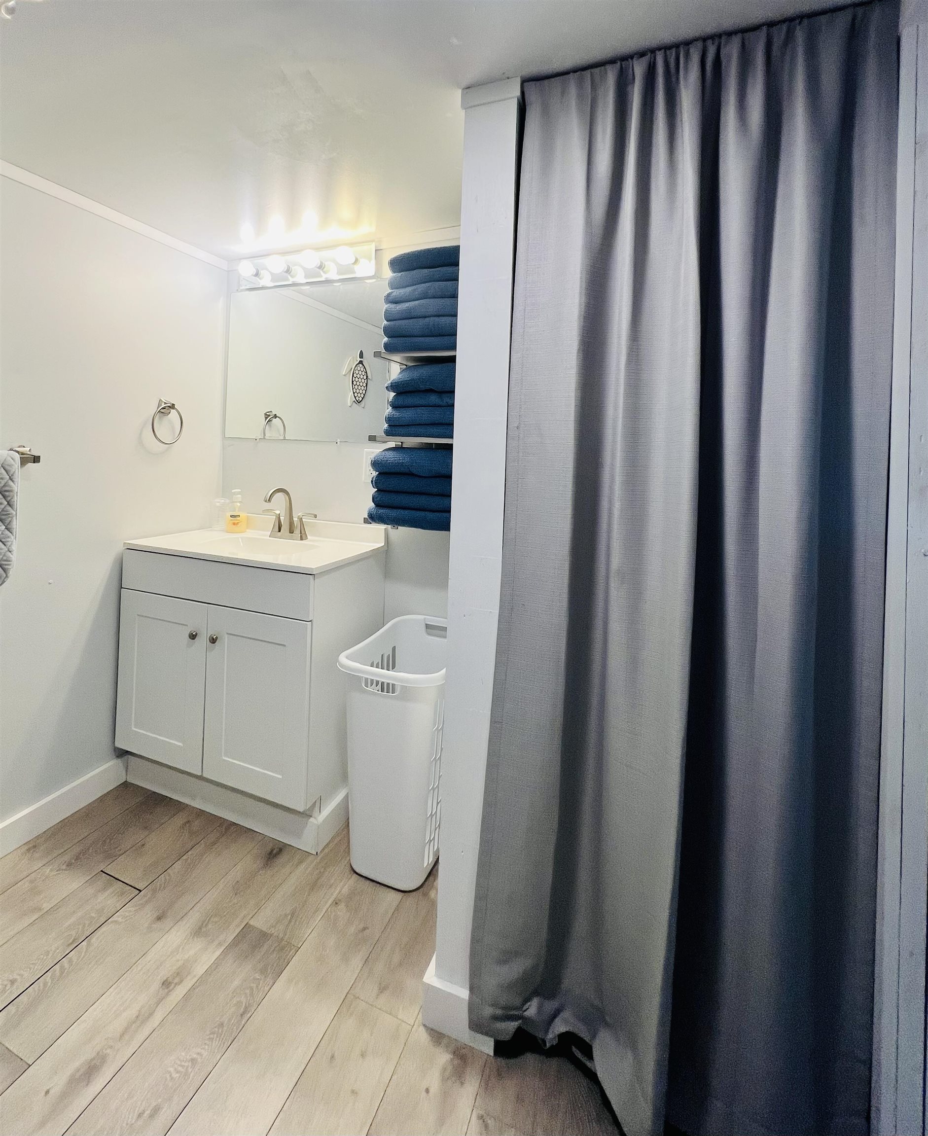 24 Wall St, Hampton, NH 03842