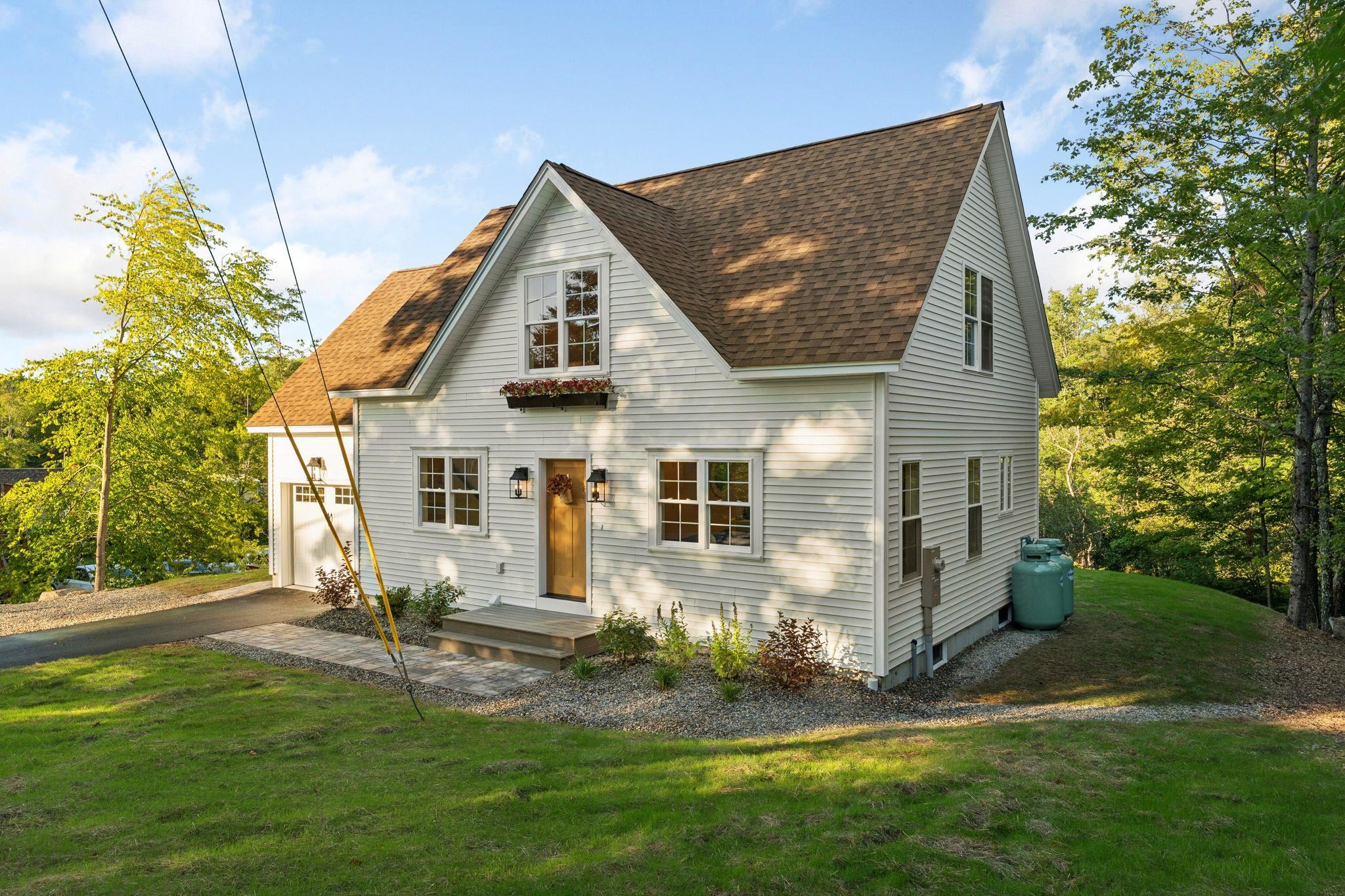 27 East Lake Rd, Fitzwilliam, NH 03447