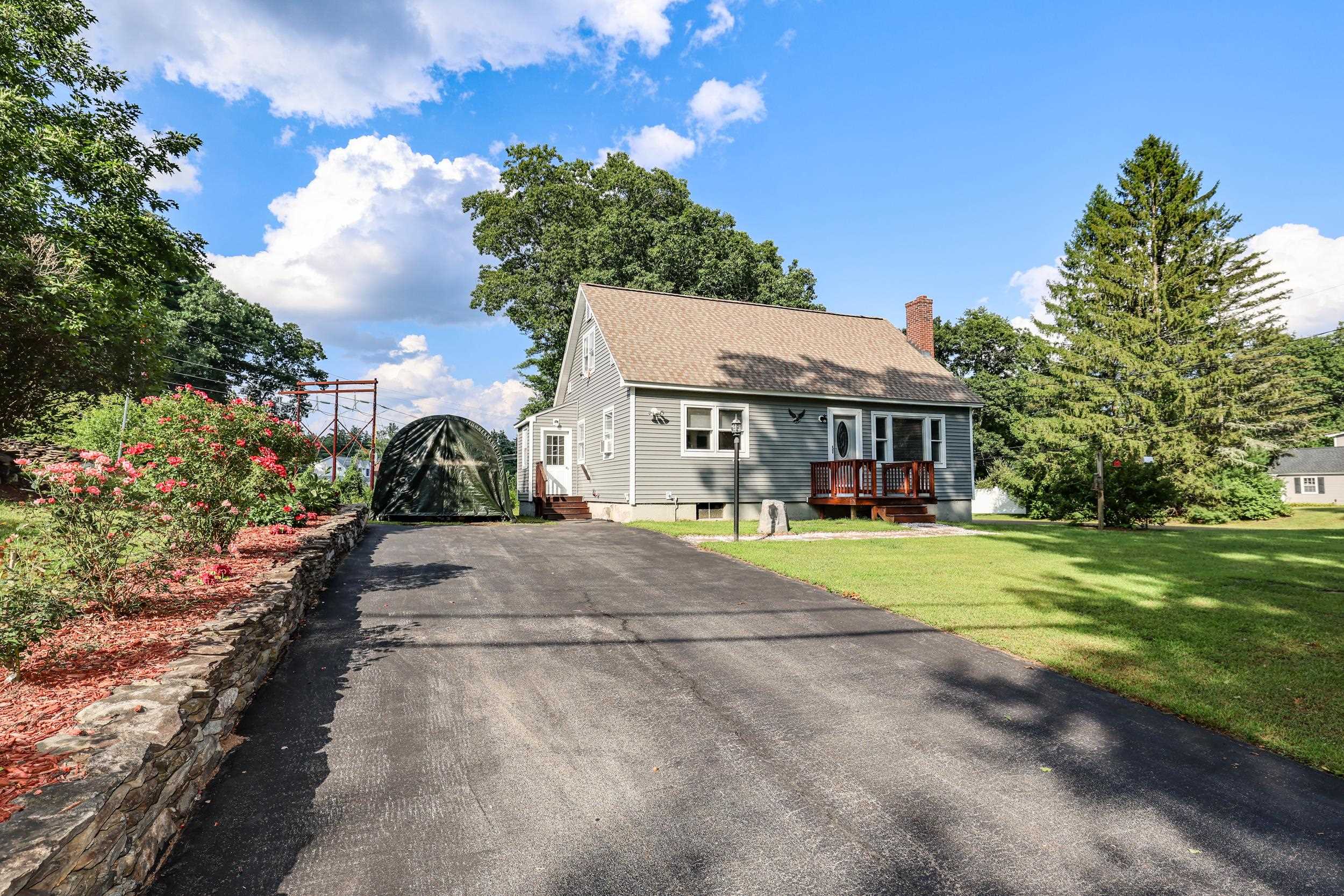 5 York Rd, Hudson, NH 03051