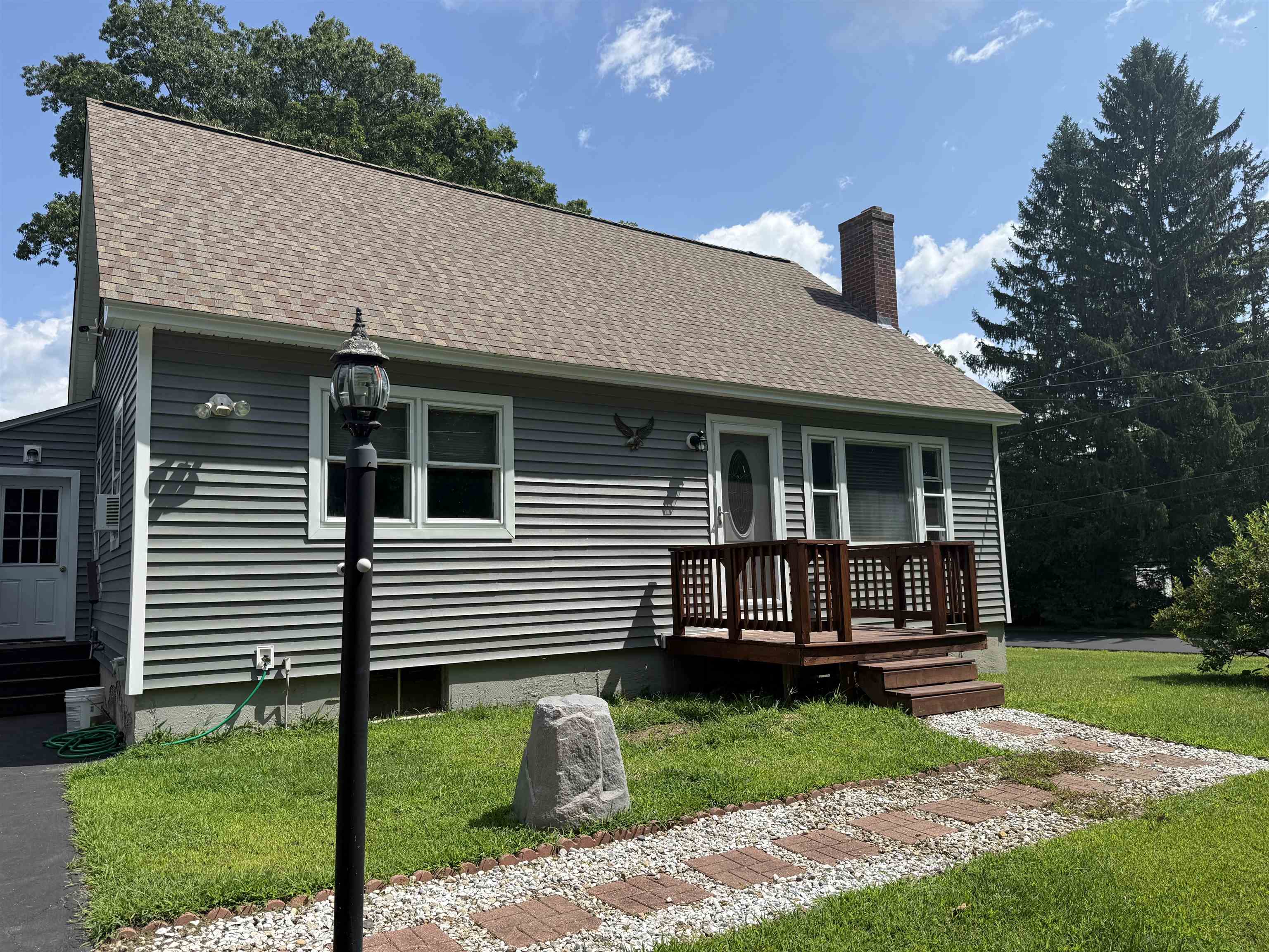 5 York Rd, Hudson, NH 03051