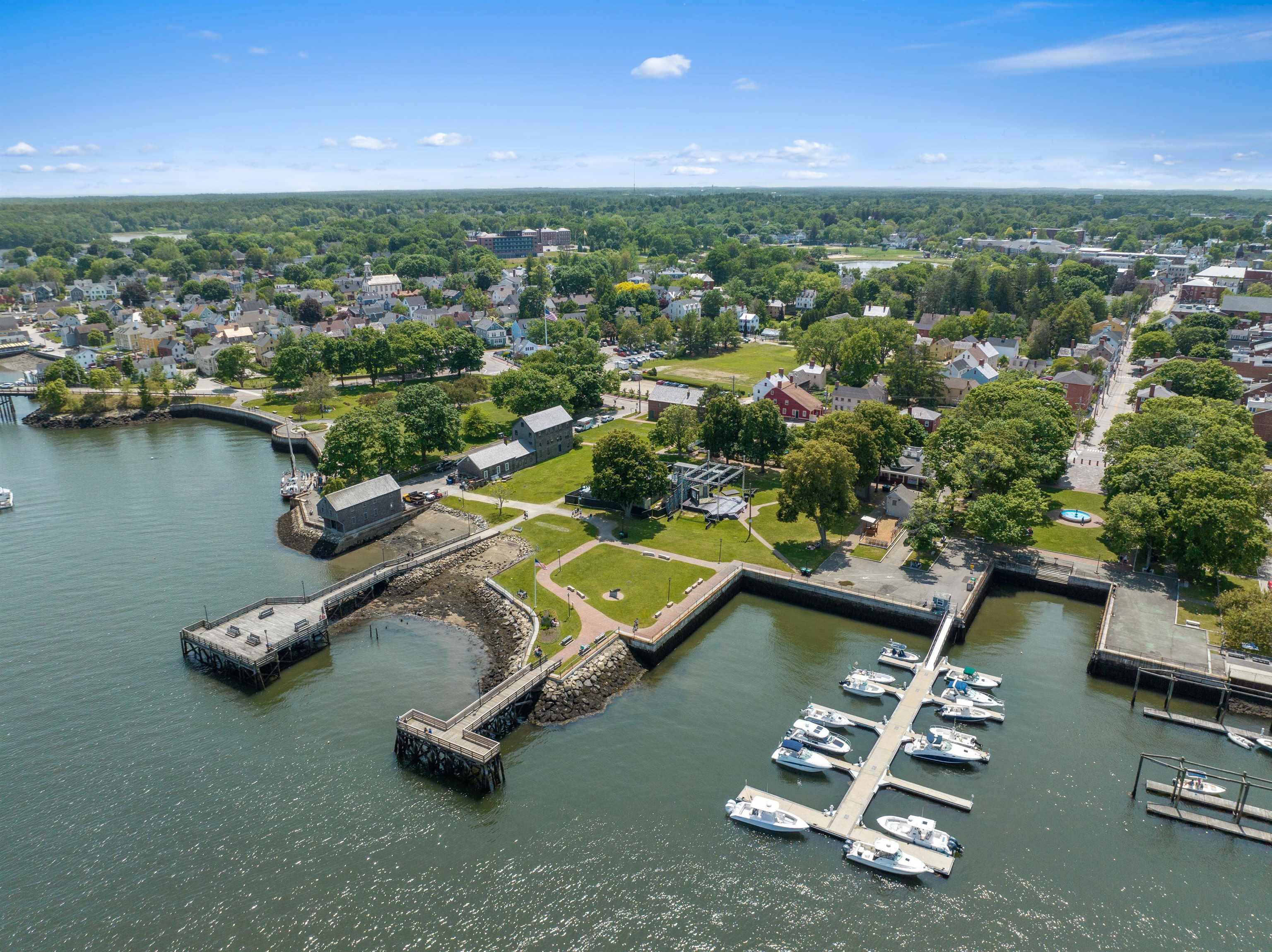212 Holly Ln, Portsmouth, NH 03801
