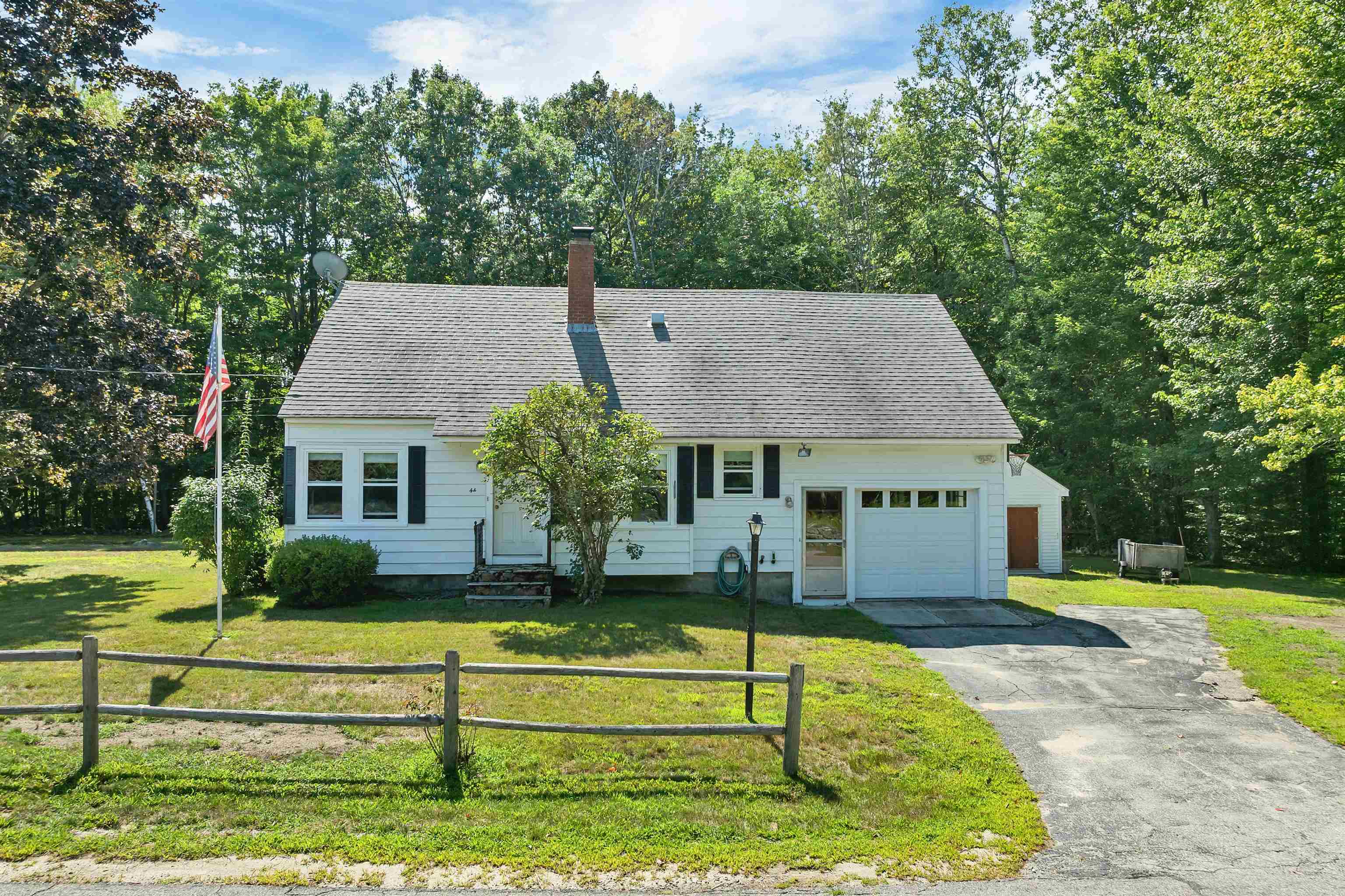 44 Waumbeck Rd, Wolfeboro, NH 03894