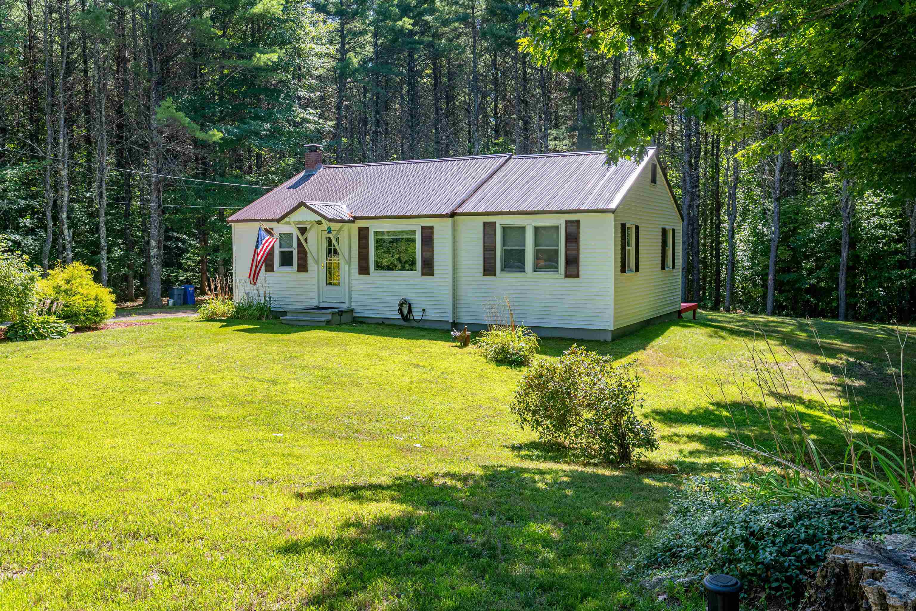 2nd image of 198 Hancock Pond Rd, Sebago, ME 04029 | MLS# 5106364