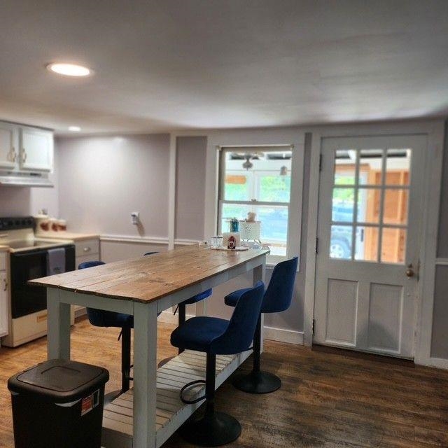 eat-in kitchen option