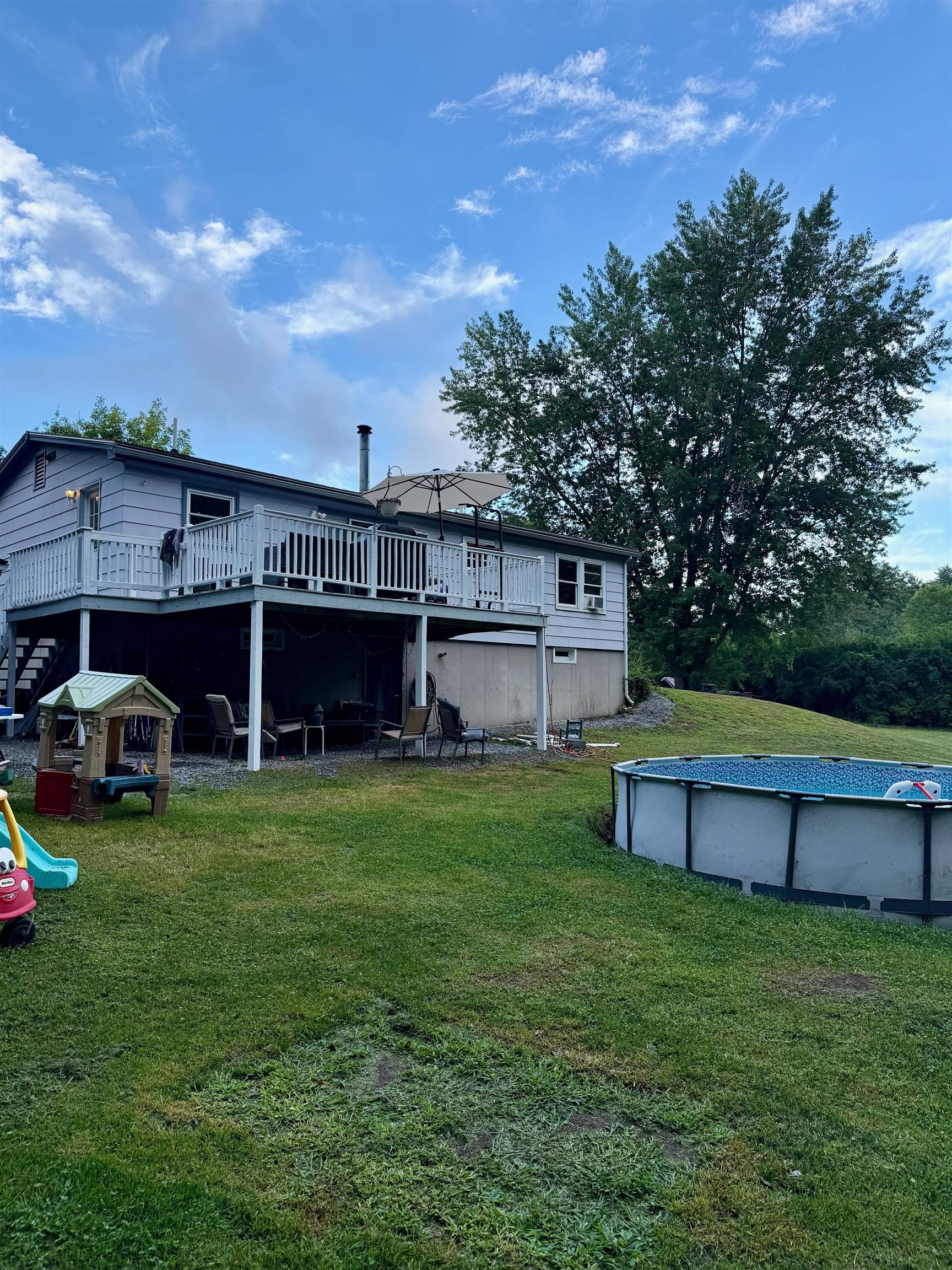 26 Brian St, Sandown, NH 03873