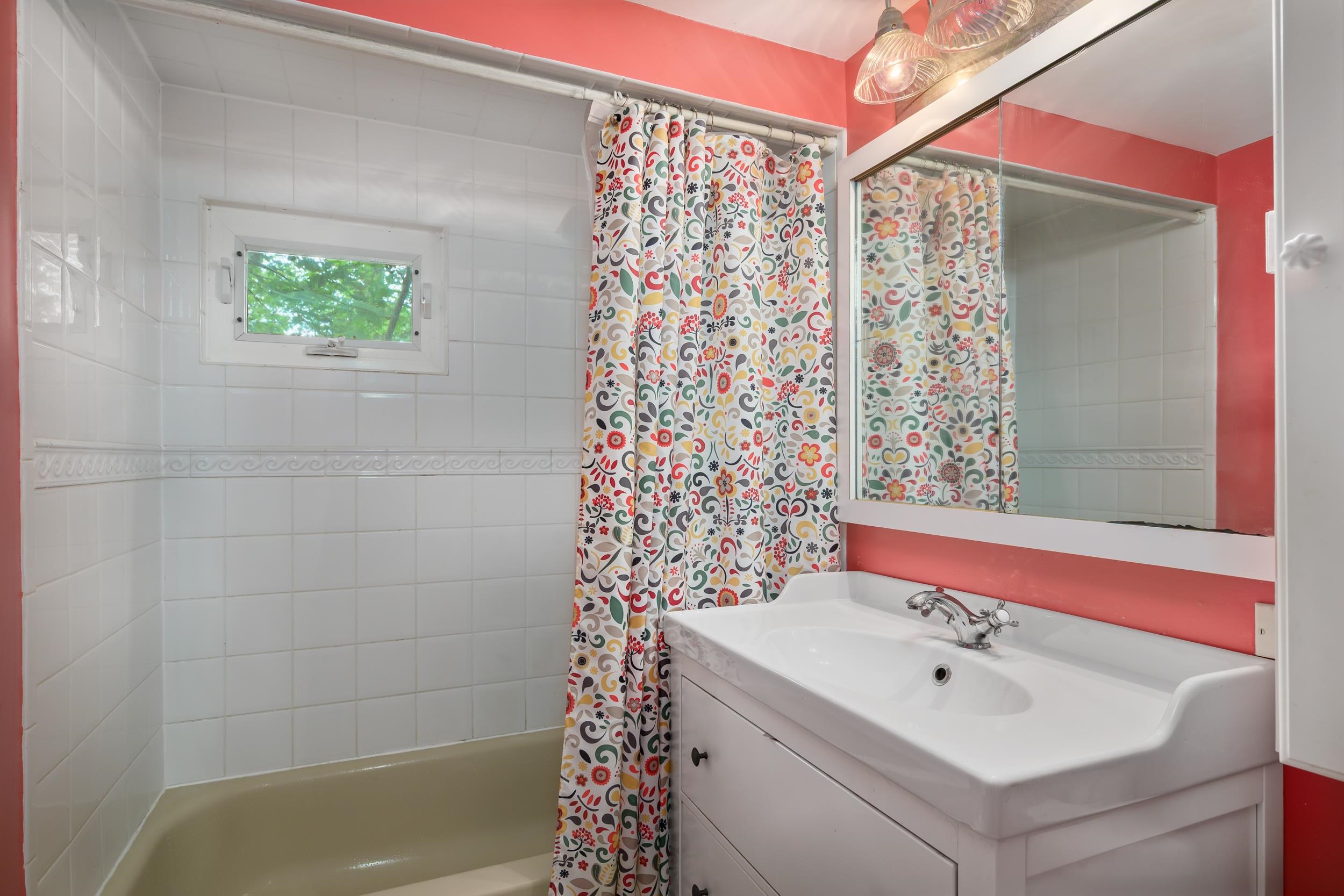 Full Bathroom Upstairs