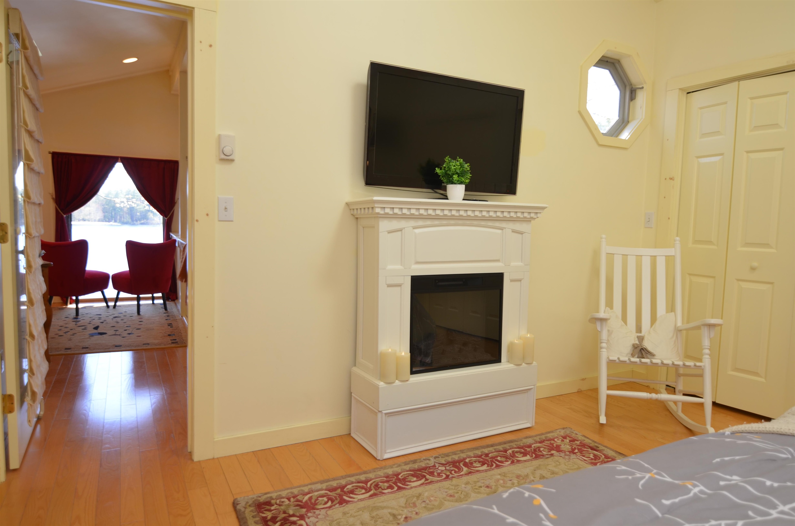 19 Hummingbird Ln, Hillsborough, NH 03244