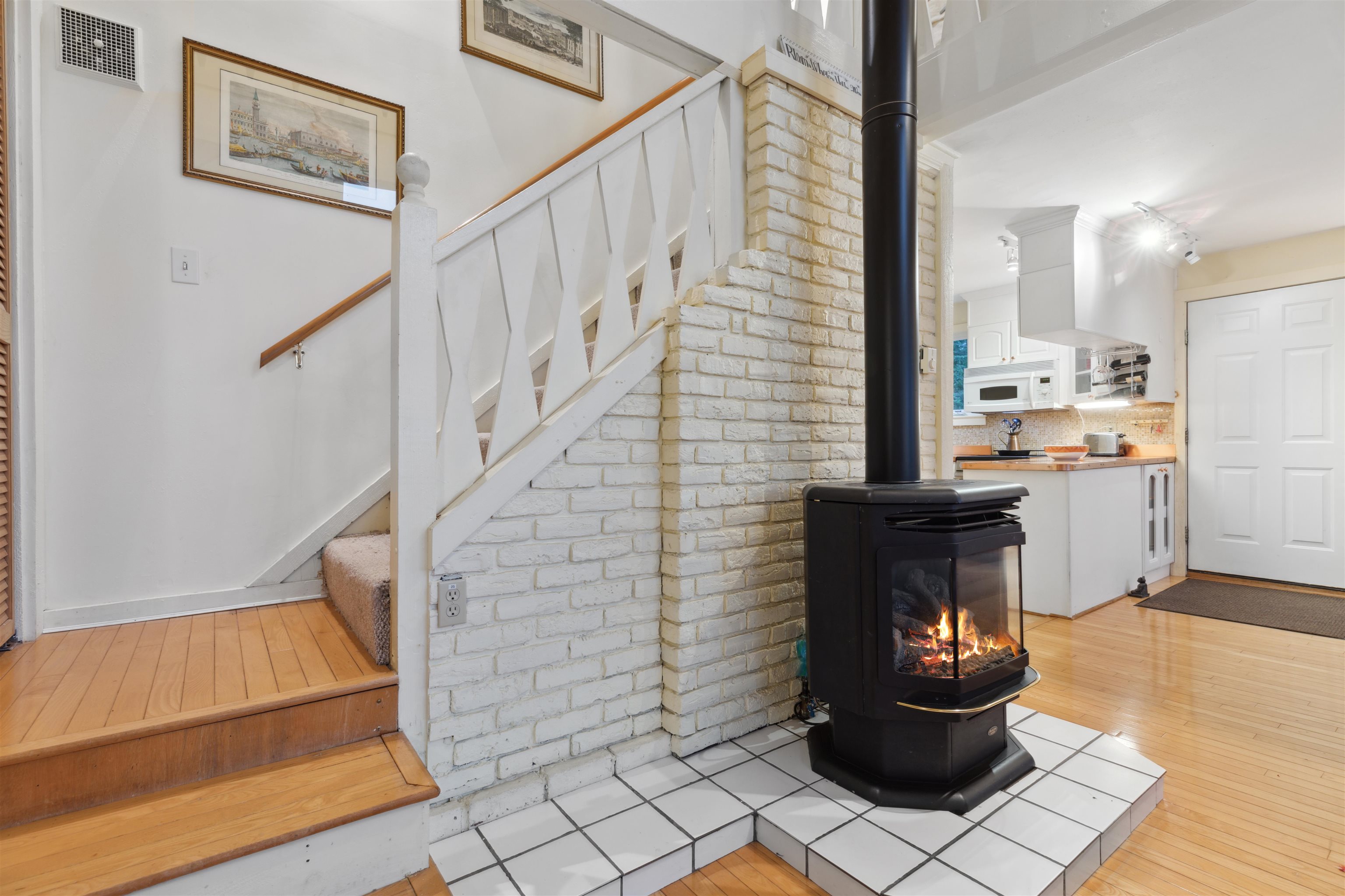 19 Hummingbird Ln, Hillsborough, NH 03244