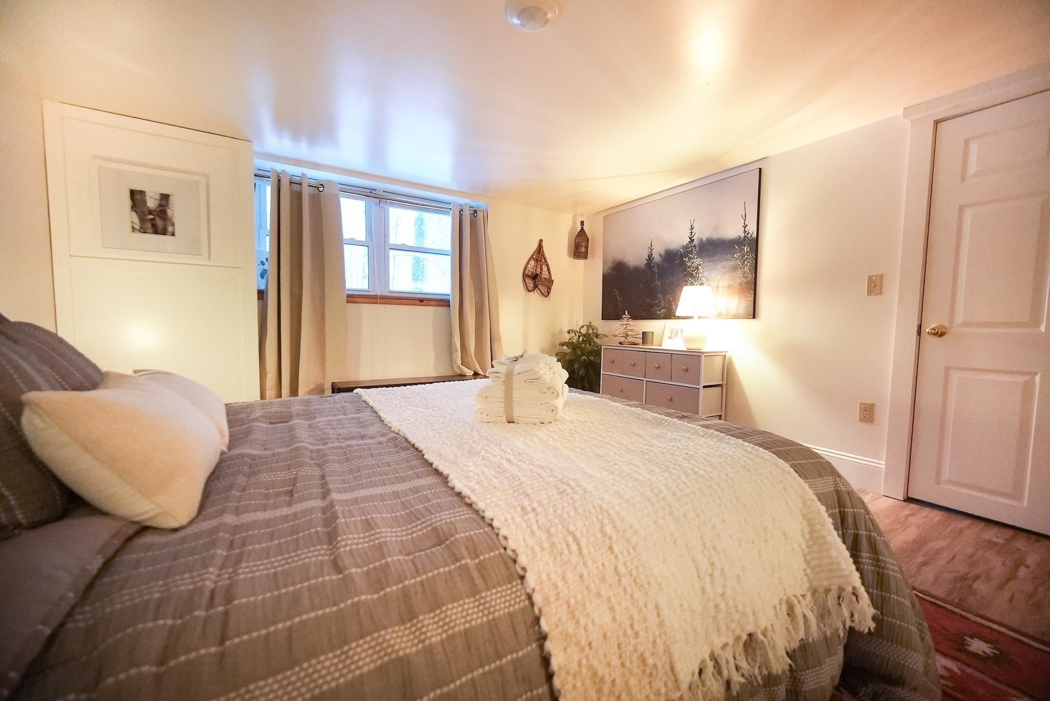 Seller Photo w/Furnishings