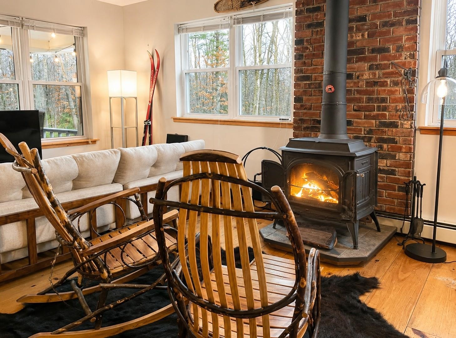Seller Photo W/Furnishings