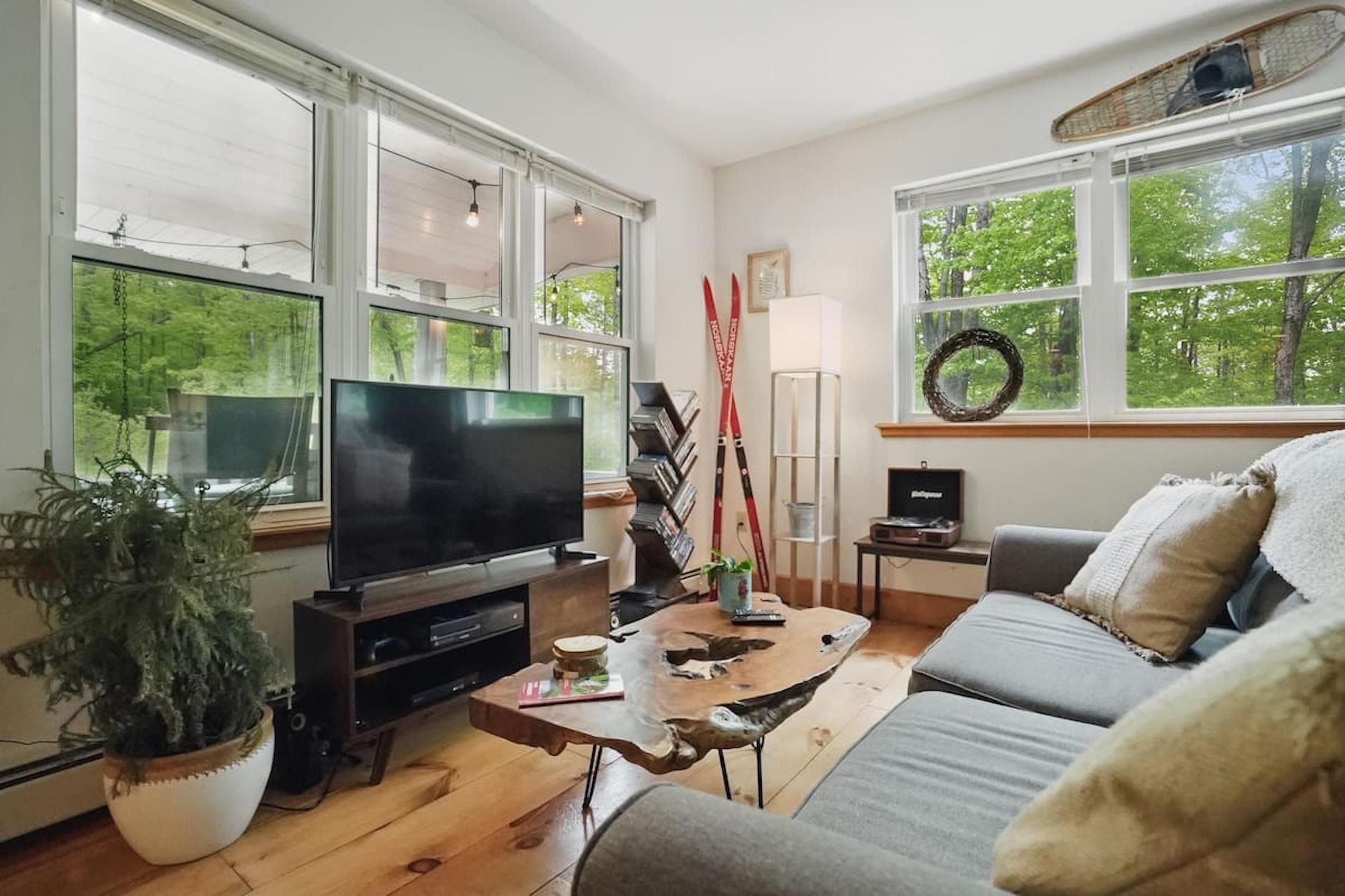Seller Photo w/Furnishings