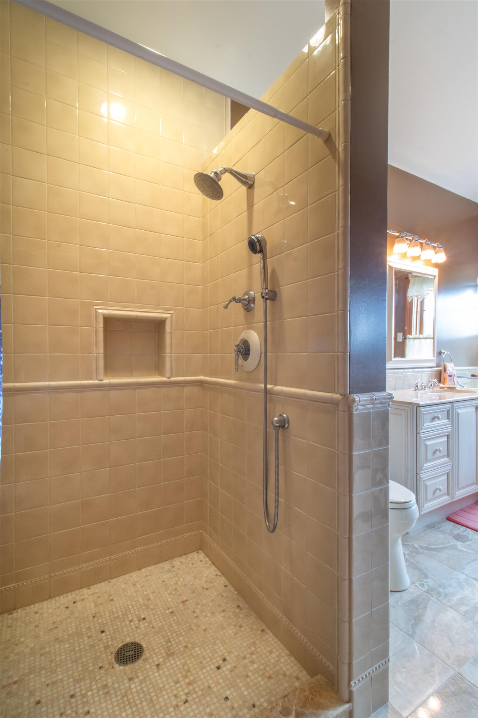Shower in the shared bathroom on the 2nd level