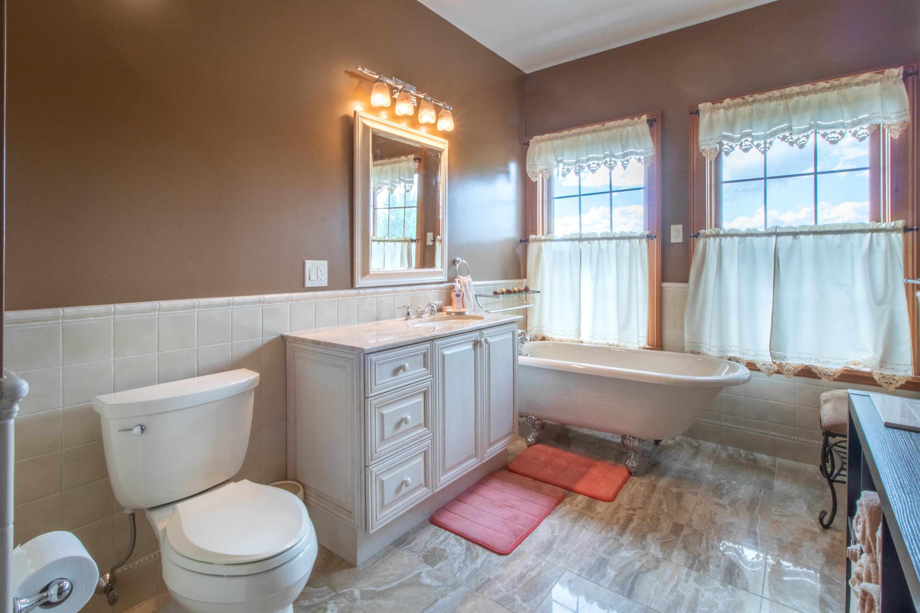 more of the 2nd floor bath