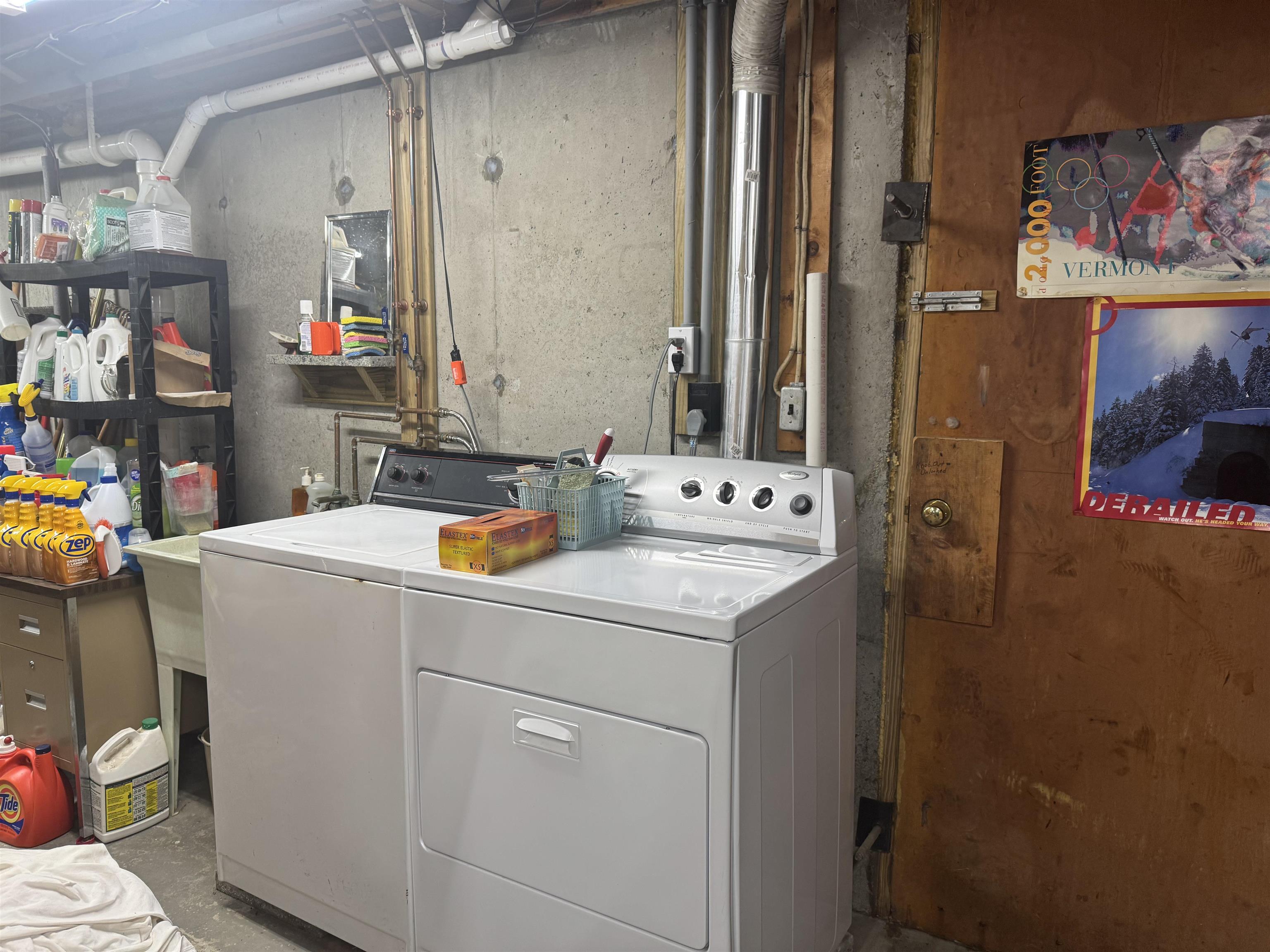 2nd washer & dryer in the unfinished basement