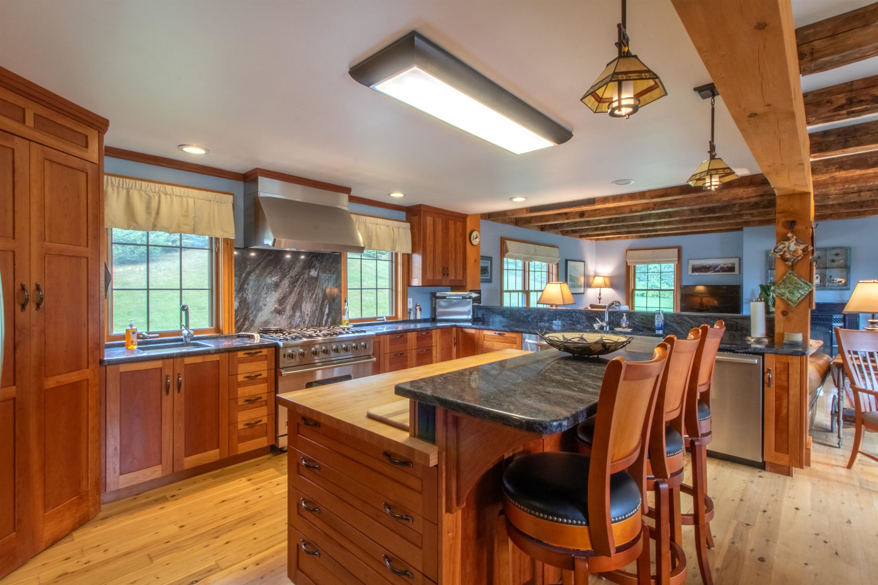 Breakfast bar in the kitchen