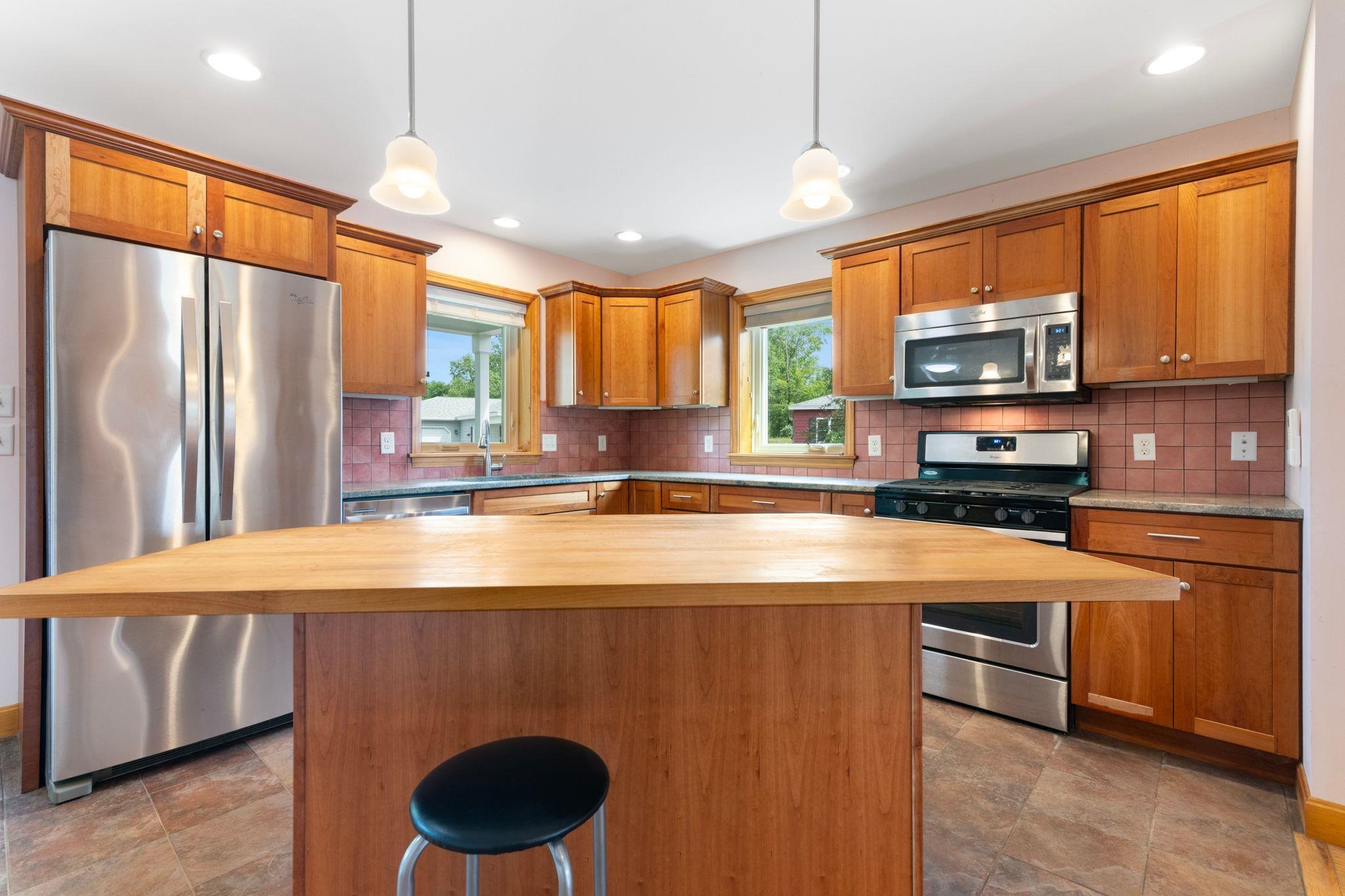 2nd image of 162 Buttonwood Dr, Brattleboro, VT 05301 | MLS# 5106580