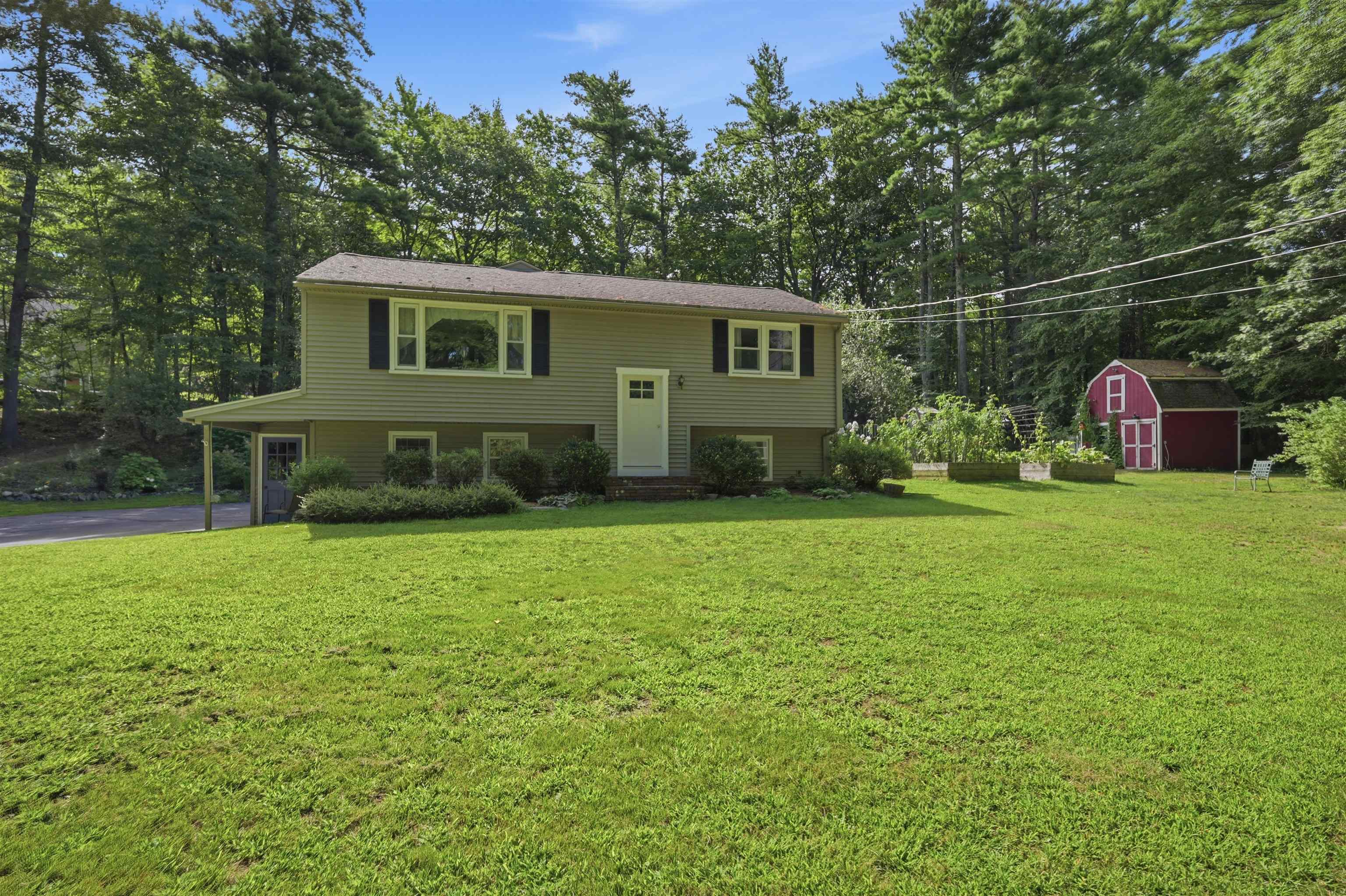 89 North Rd, Sandown, NH 03873