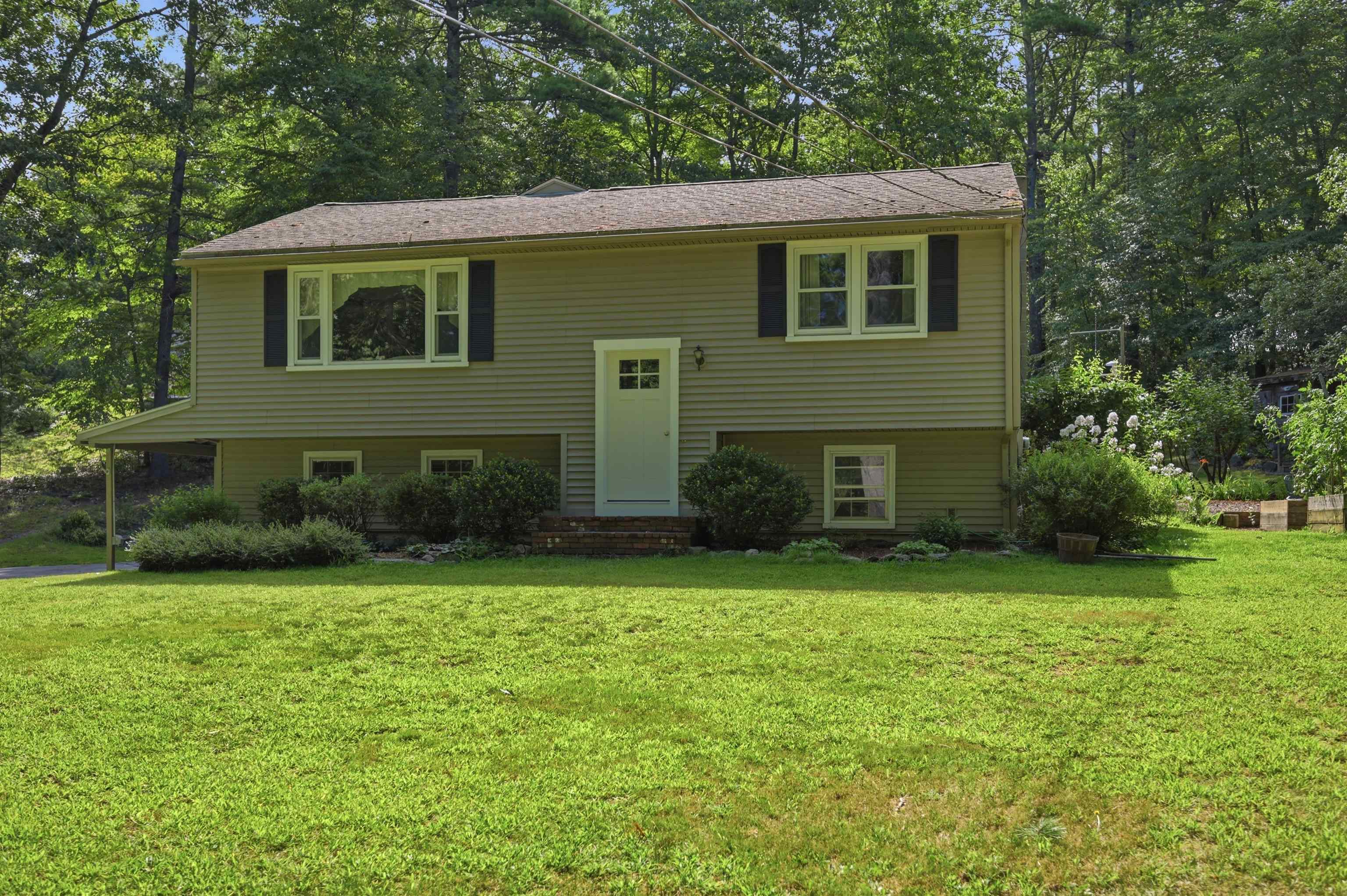 89 North Rd, Sandown, NH 03873