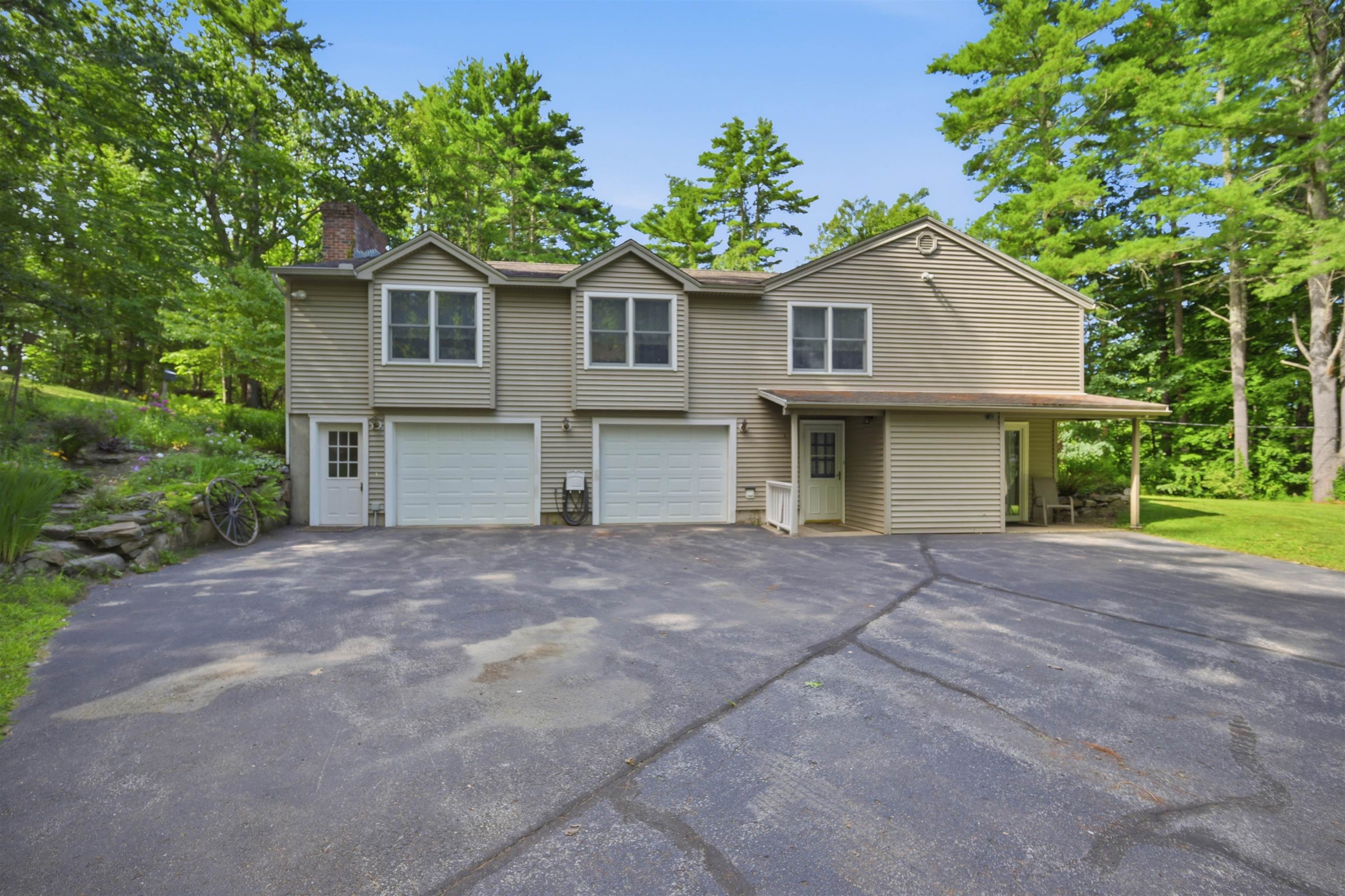 89 North Rd, Sandown, NH 03873