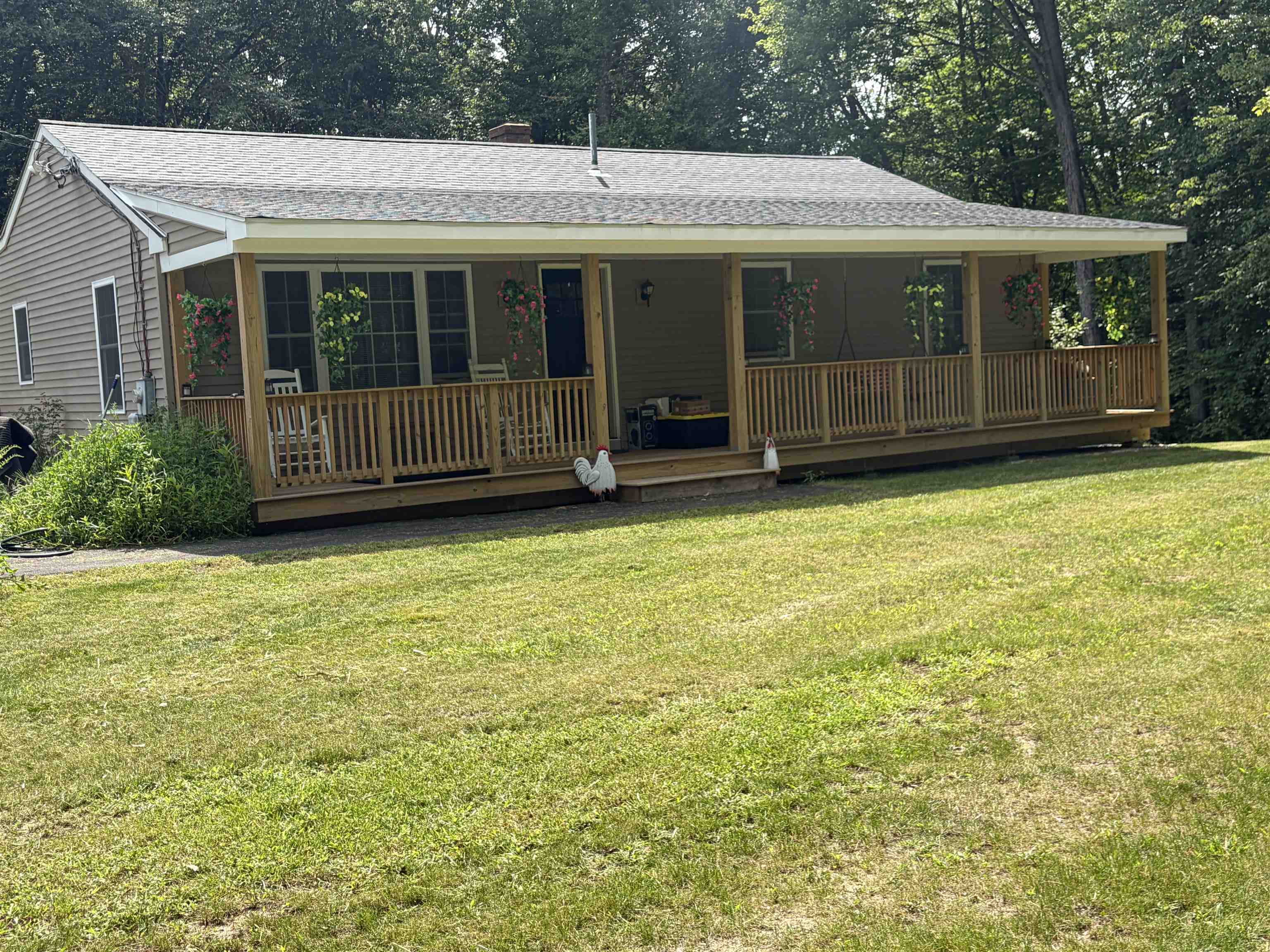 7017 Pleasant St, Loudon, NH 03307