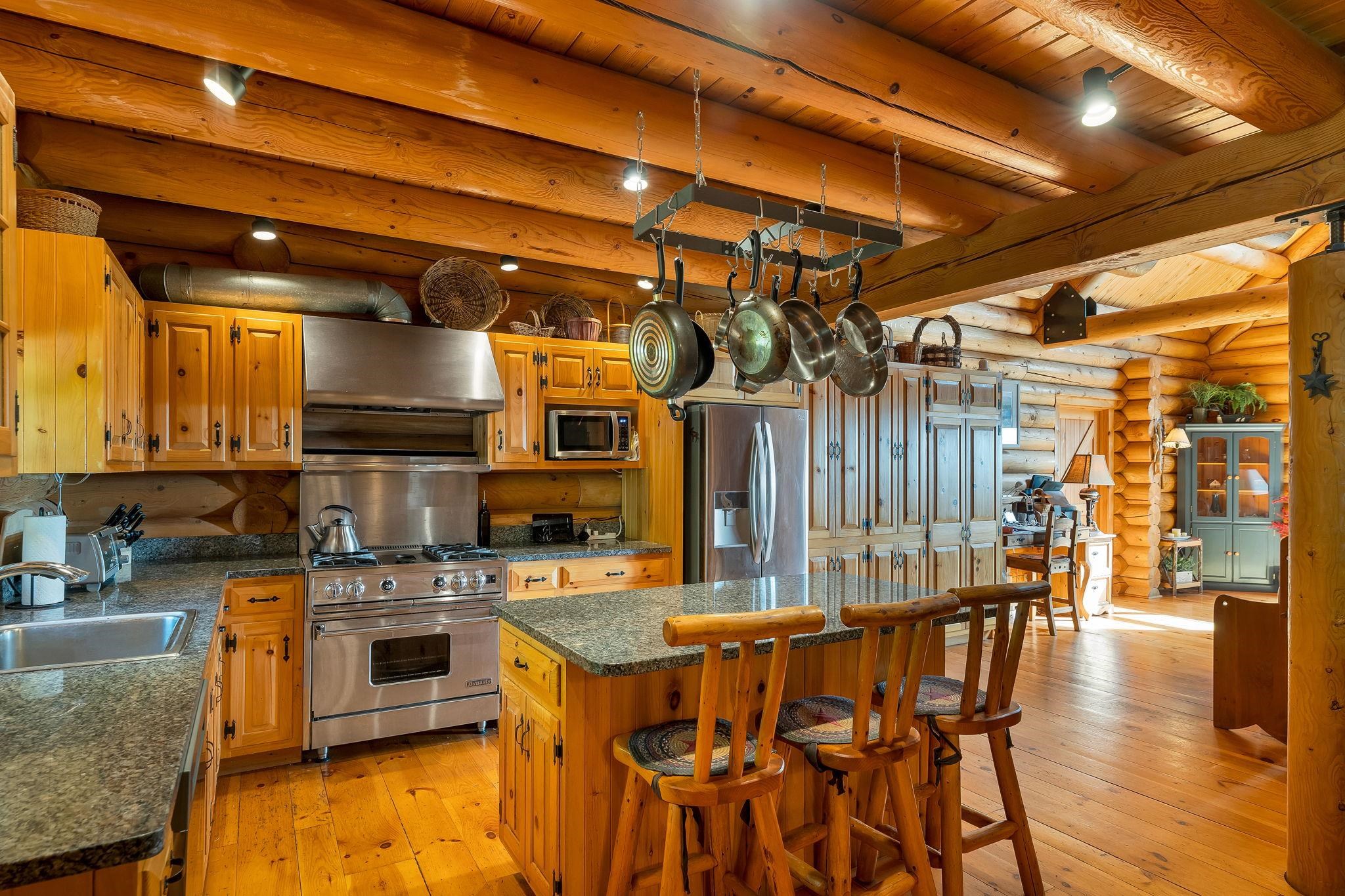 Well-appointed Kitchen!