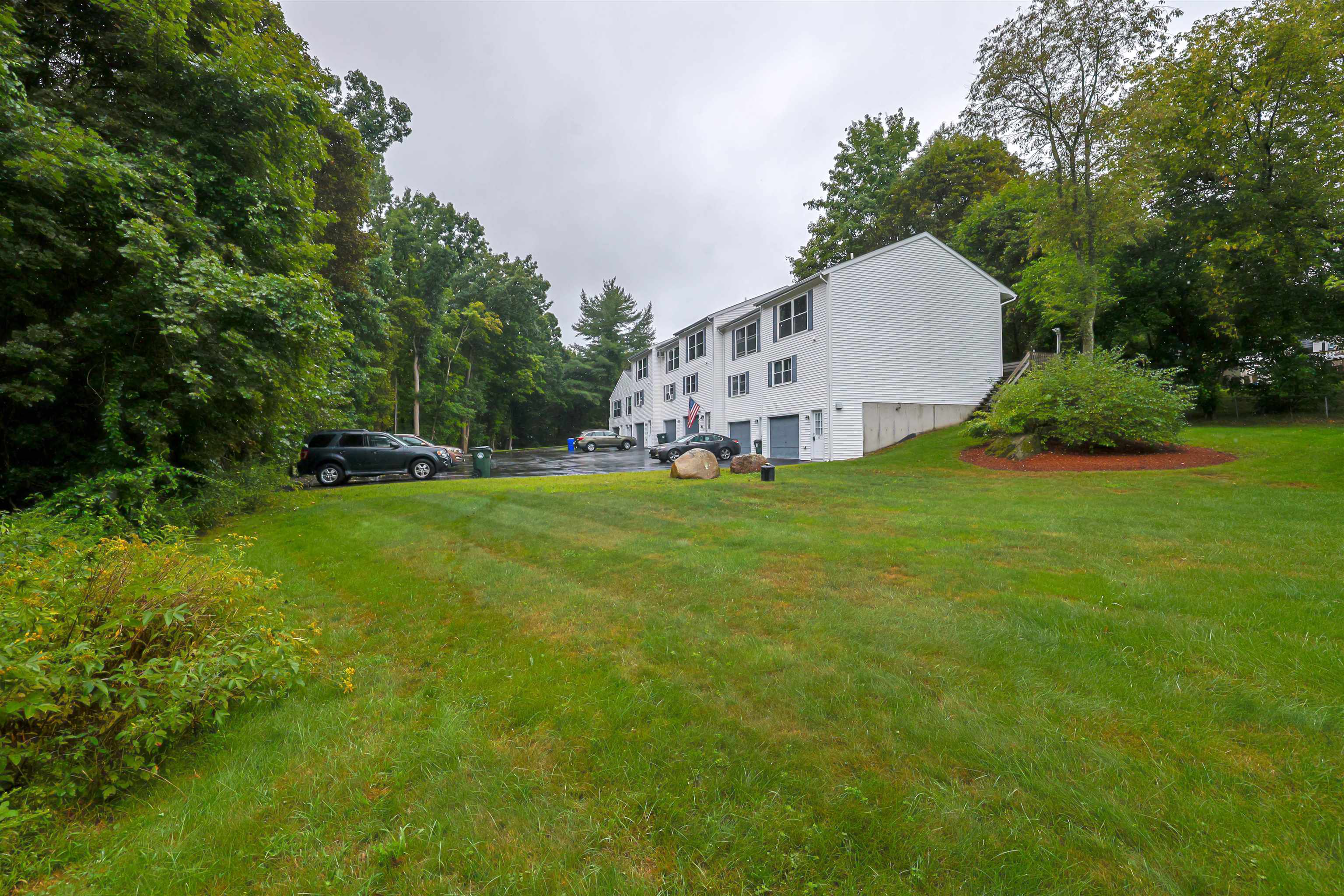 1325 Candia Rd #10, Manchester, NH 03109