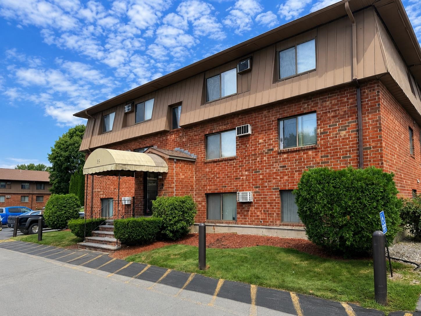 35 Log St #3C, Manchester, NH 03102