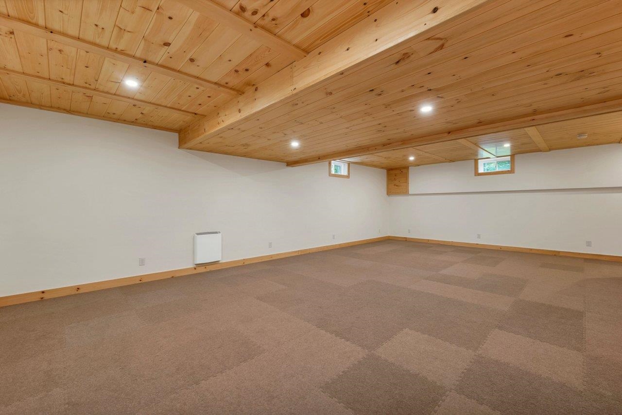 5 Garmish Dr, New Durham, NH 03855