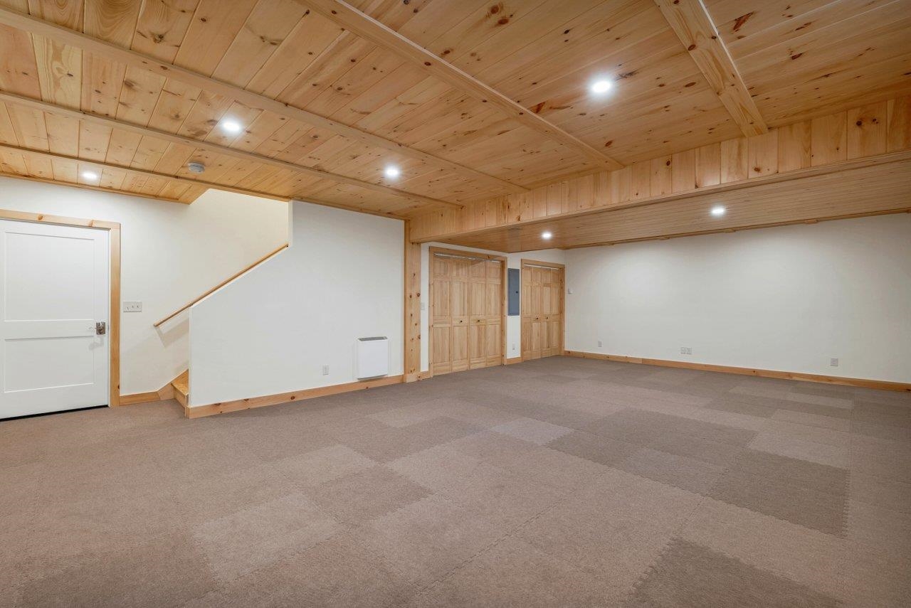 5 Garmish Dr, New Durham, NH 03855