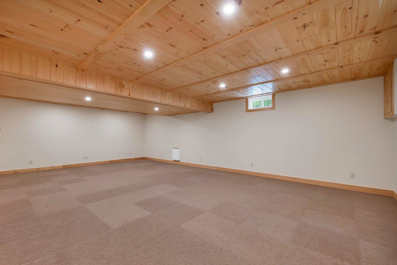 5 Garmish Dr, New Durham, NH 03855