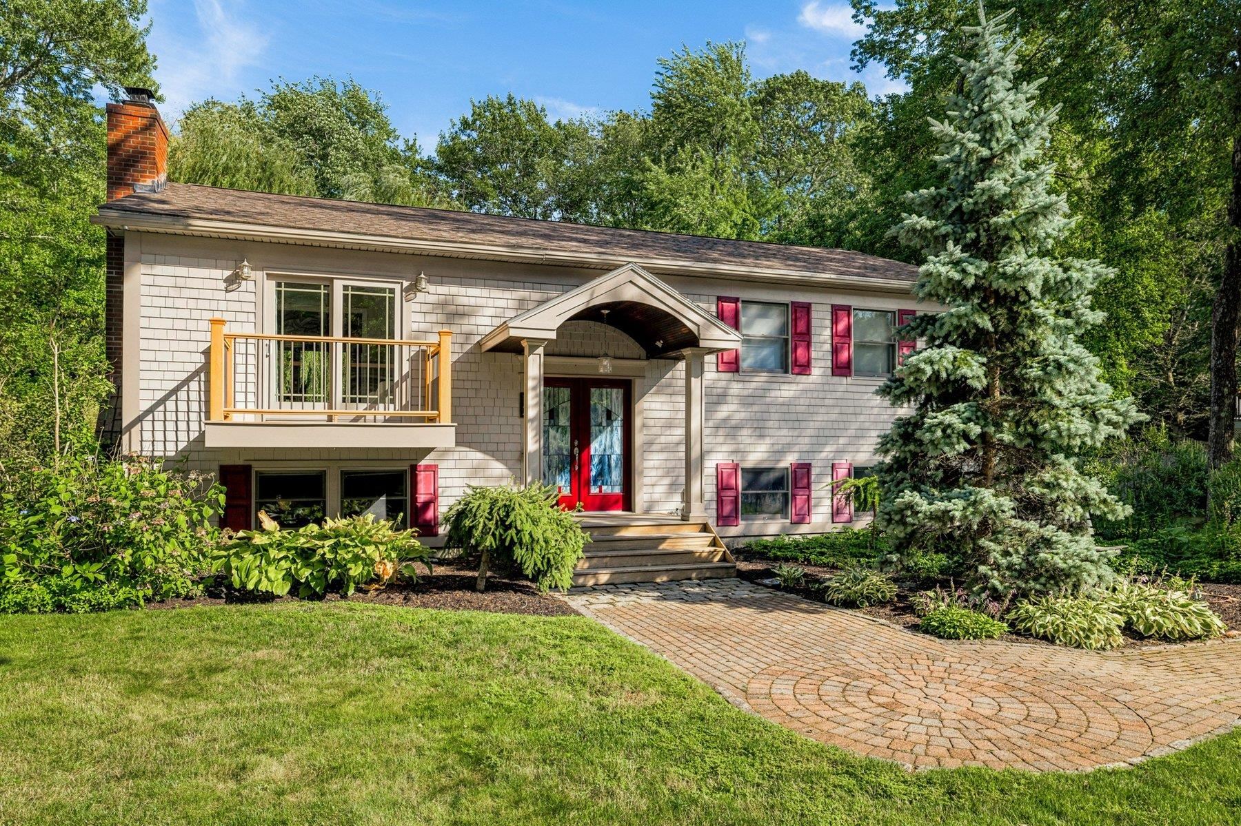 12 Taft Rd, Portsmouth, NH 03801