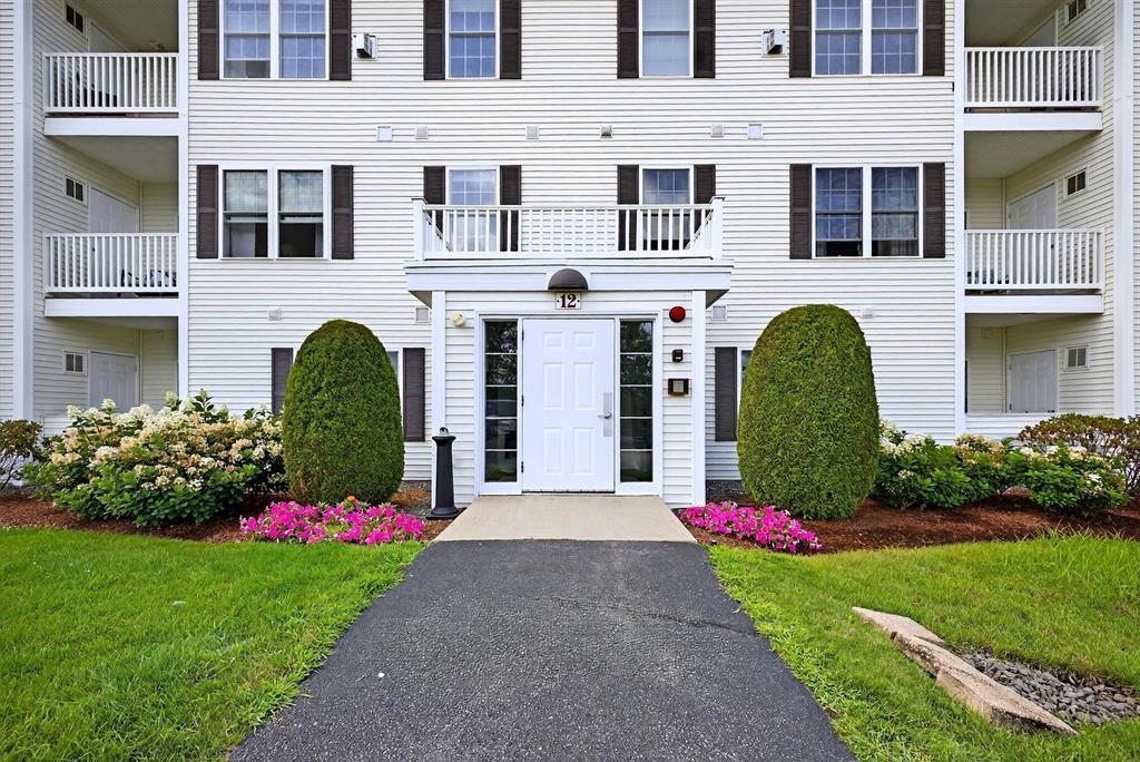 12 Vista Ridge Dr #40, Londonderry, NH 03053