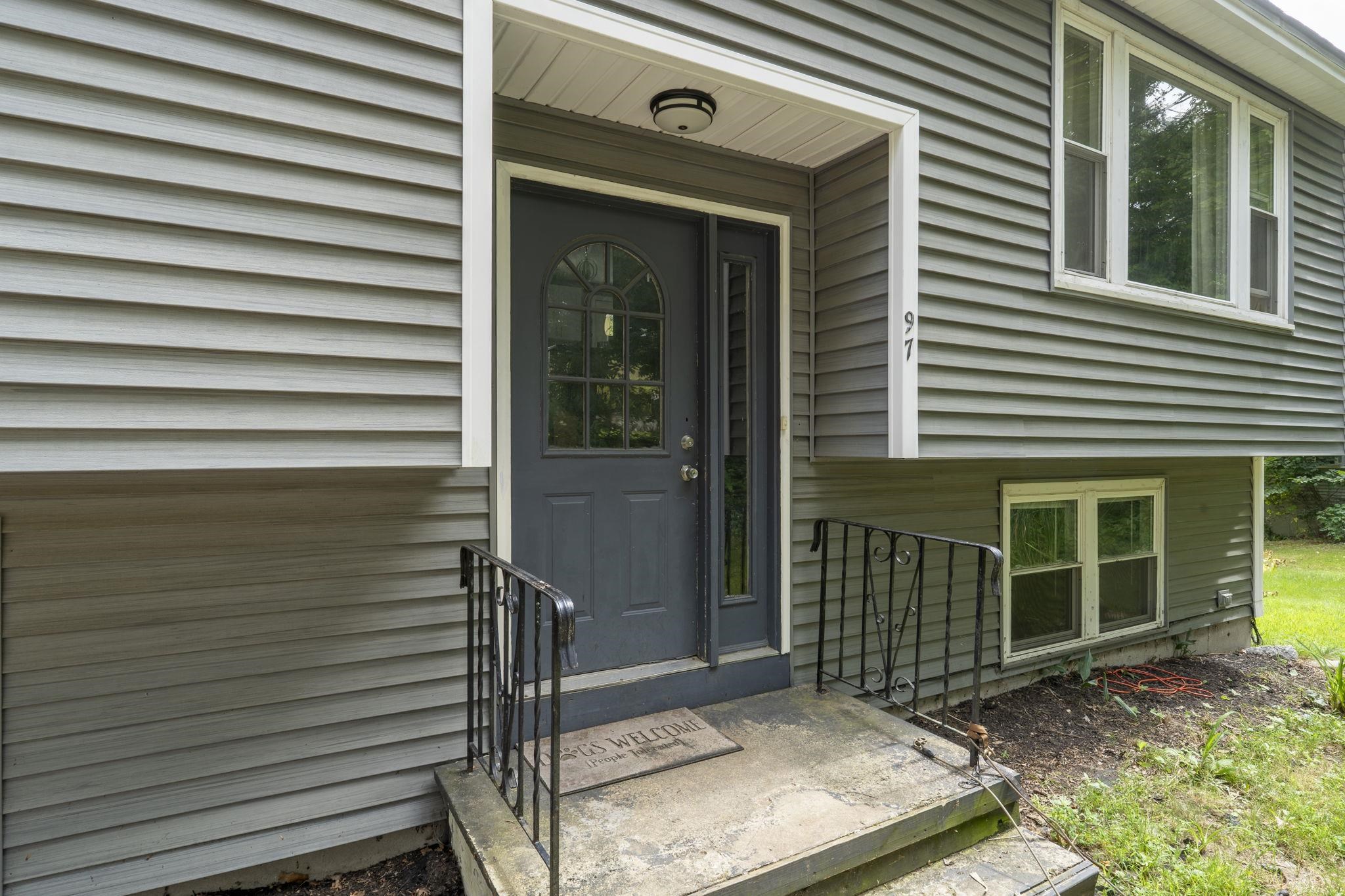97 Pillsbury Rd, Londonderry, NH 03053