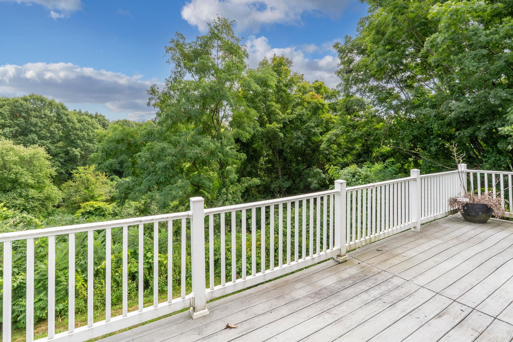 97 Pillsbury Rd, Londonderry, NH 03053