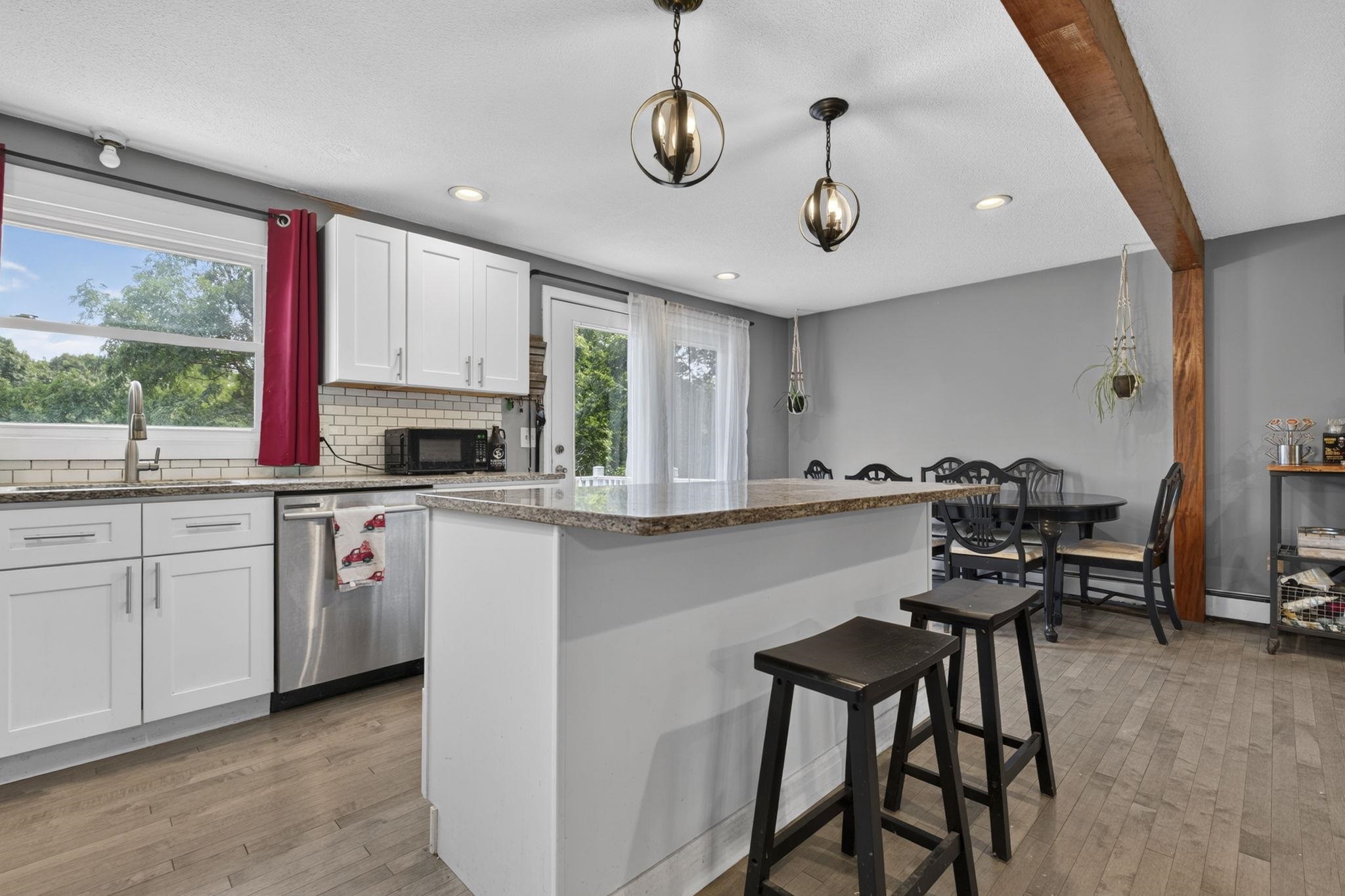 97 Pillsbury Rd, Londonderry, NH 03053